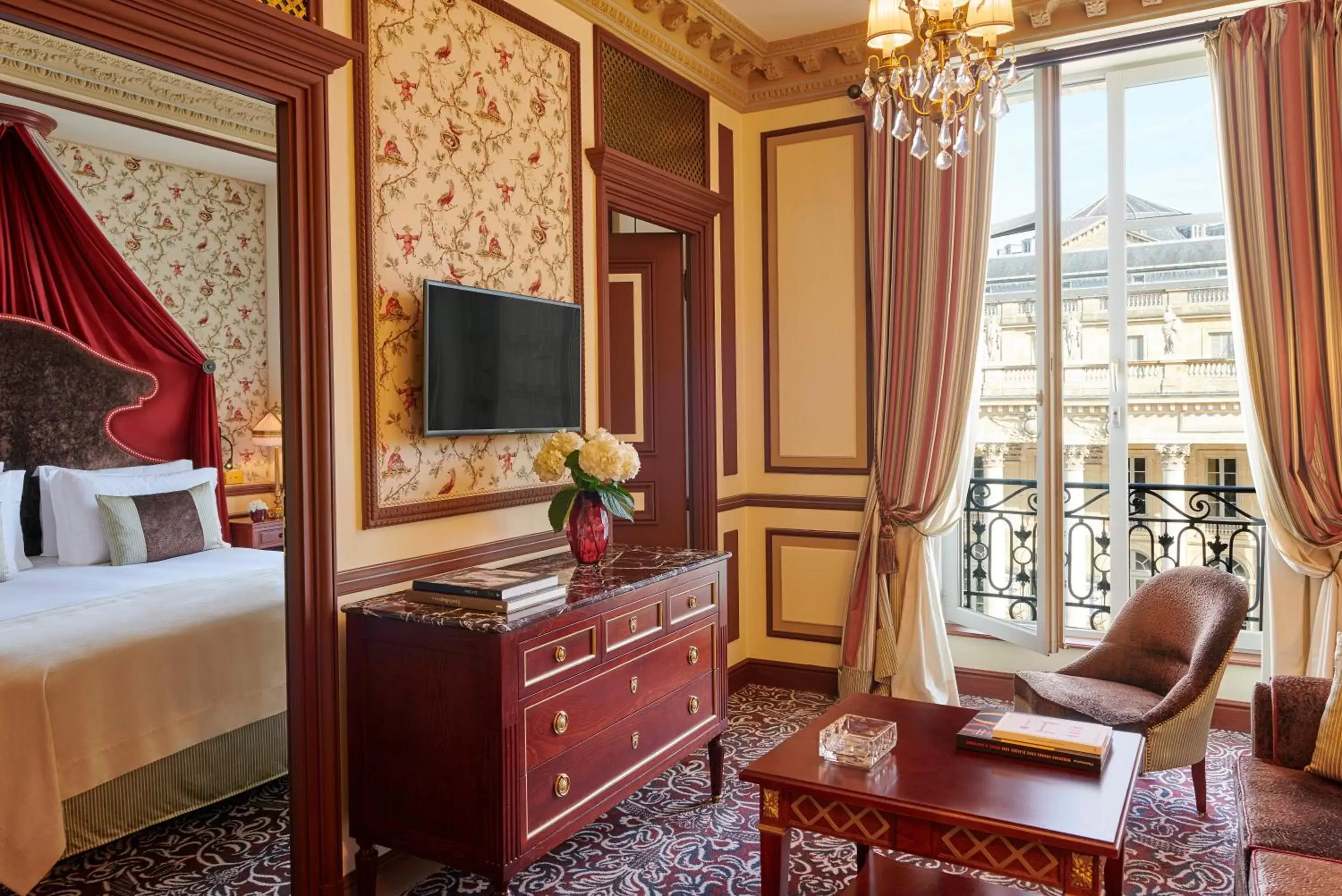 Photo of the whole room, TV/Entertainment Center in InterContinental Bordeaux Le Grand Hotel, an IHG Hotel