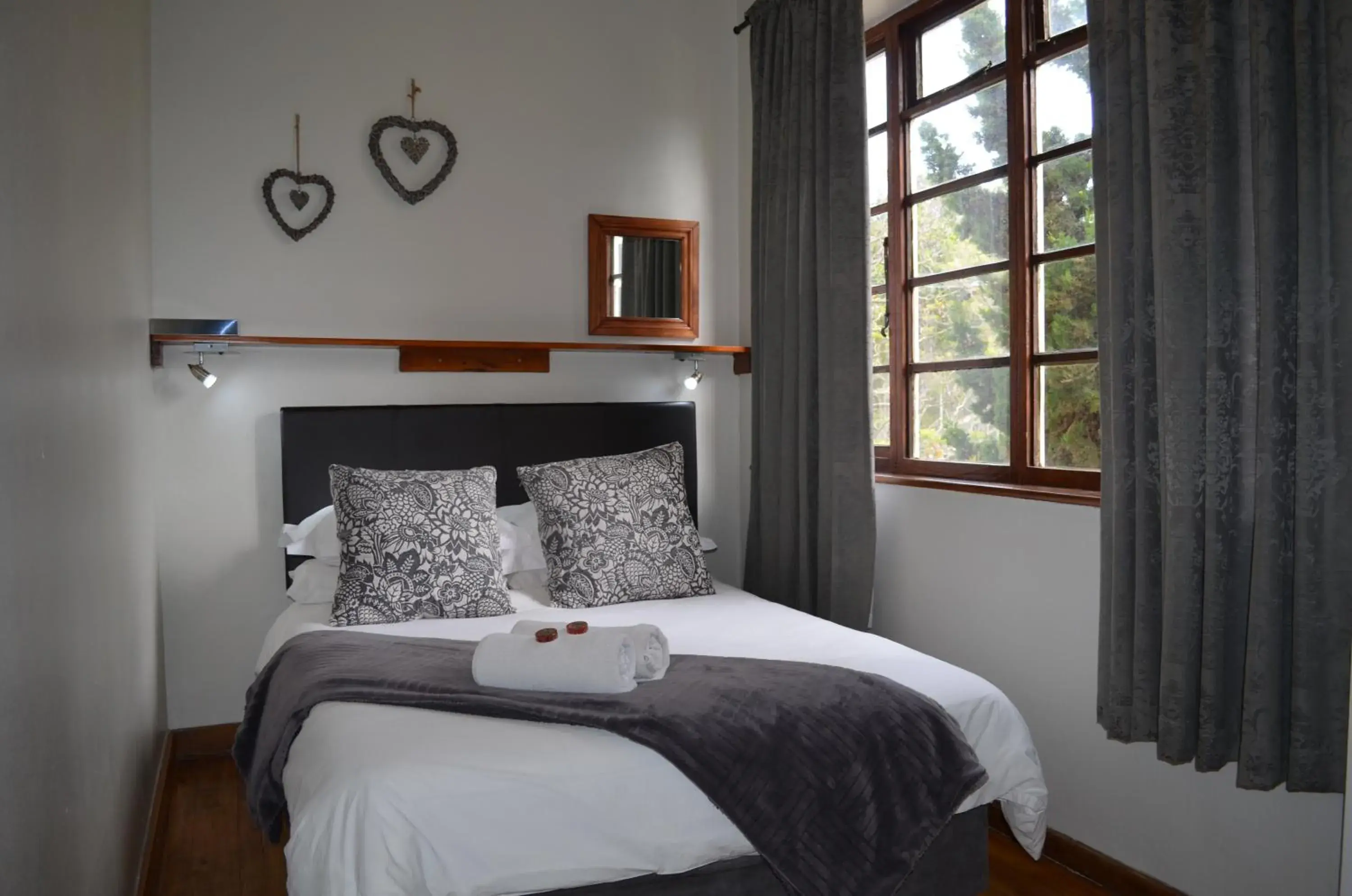 Photo of the whole room, Bed in A Sunflower Stop Backpackers