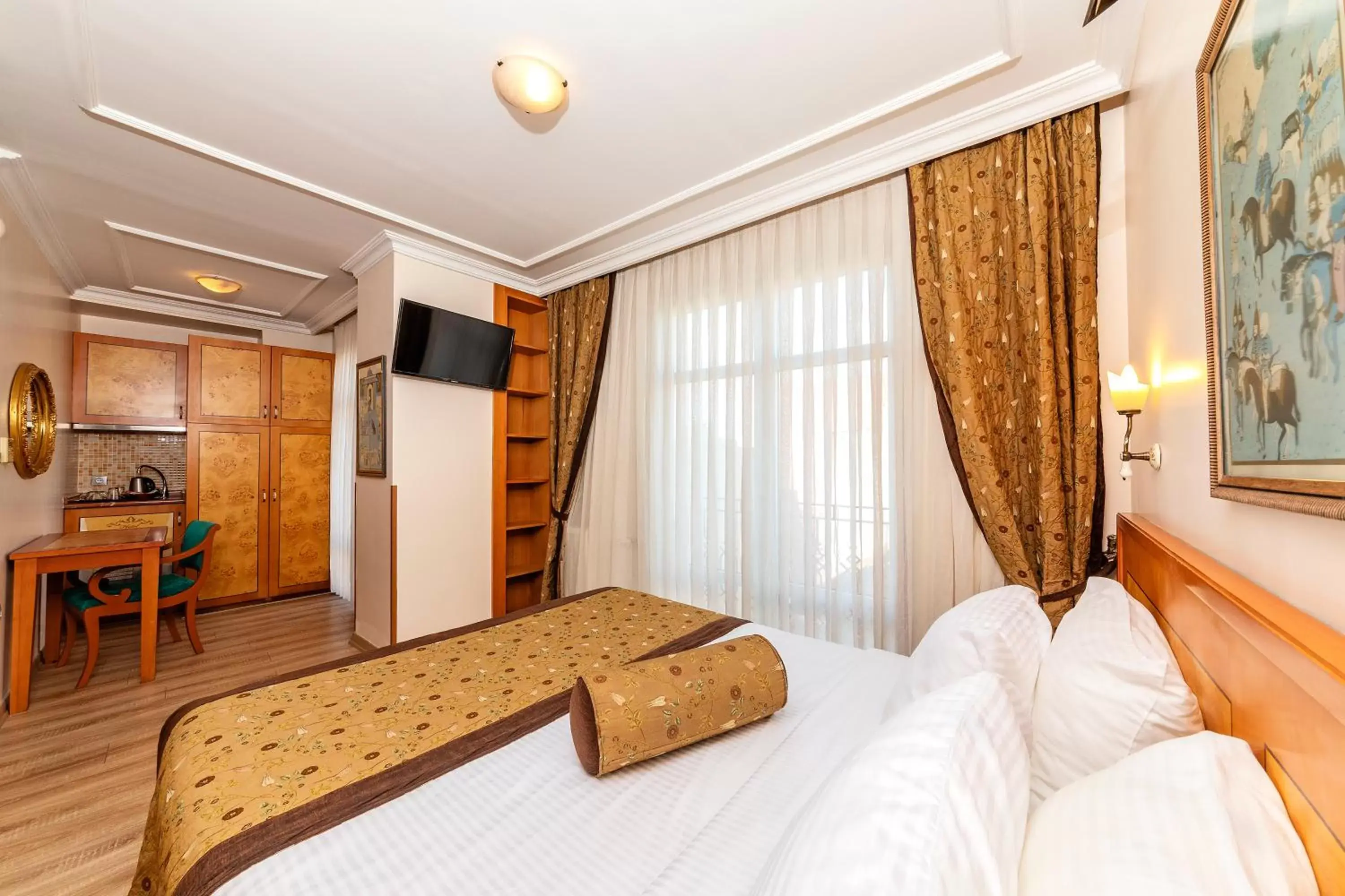 Bed in Santa Ottoman Hotel