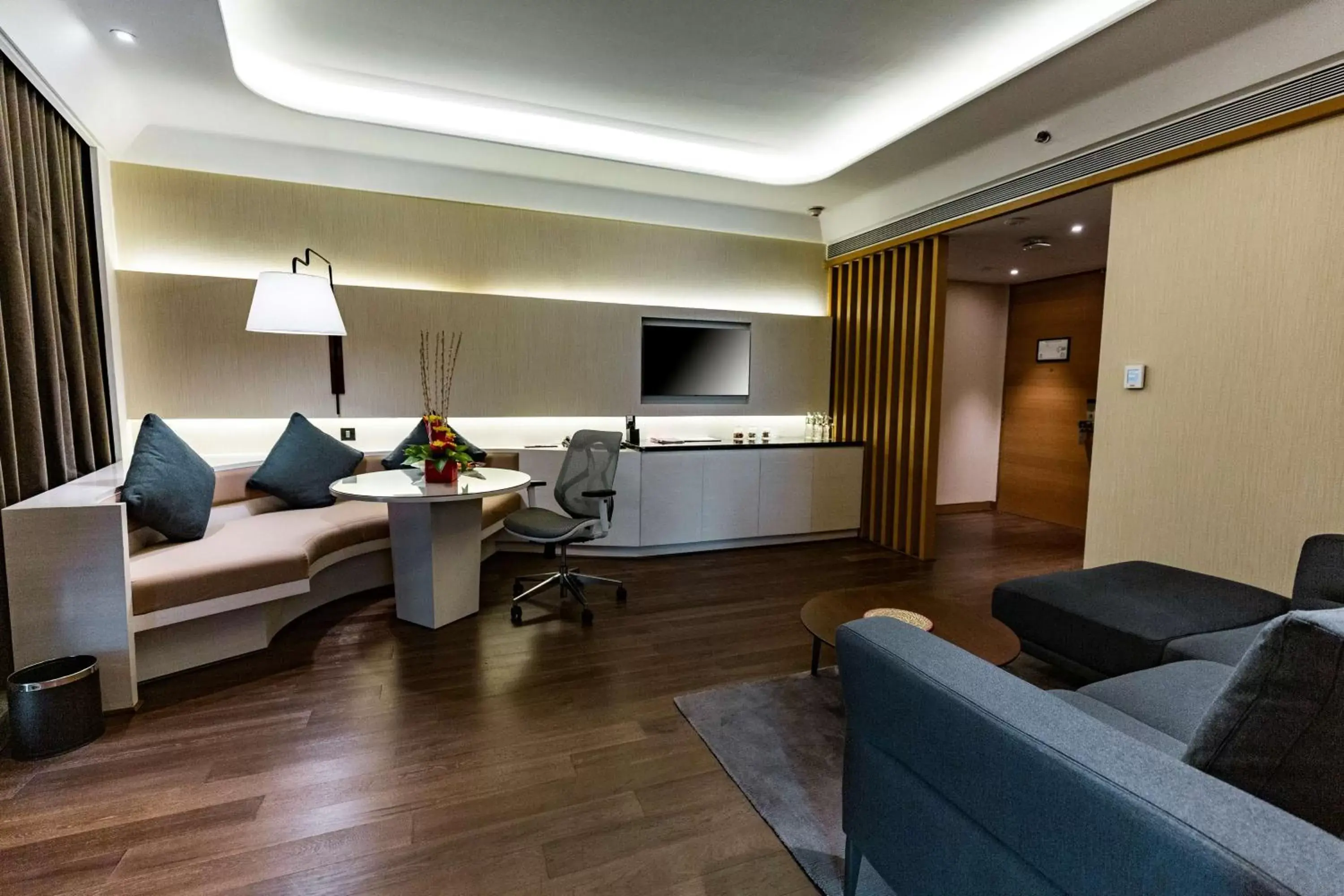 Bedroom, Seating Area in DoubleTree by Hilton Ahmedabad