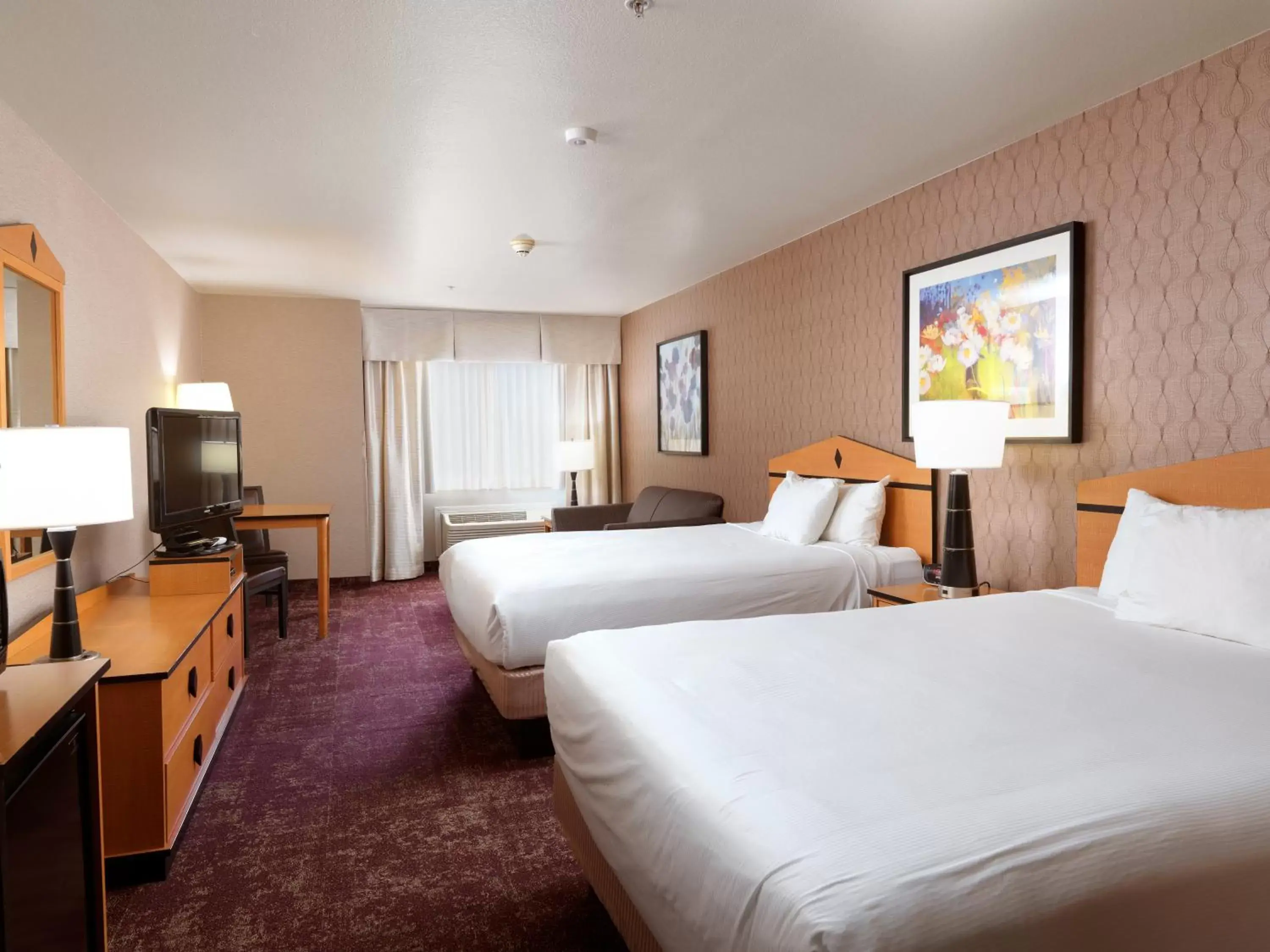 Bed in Crystal Inn Hotel & Suites - West Valley City