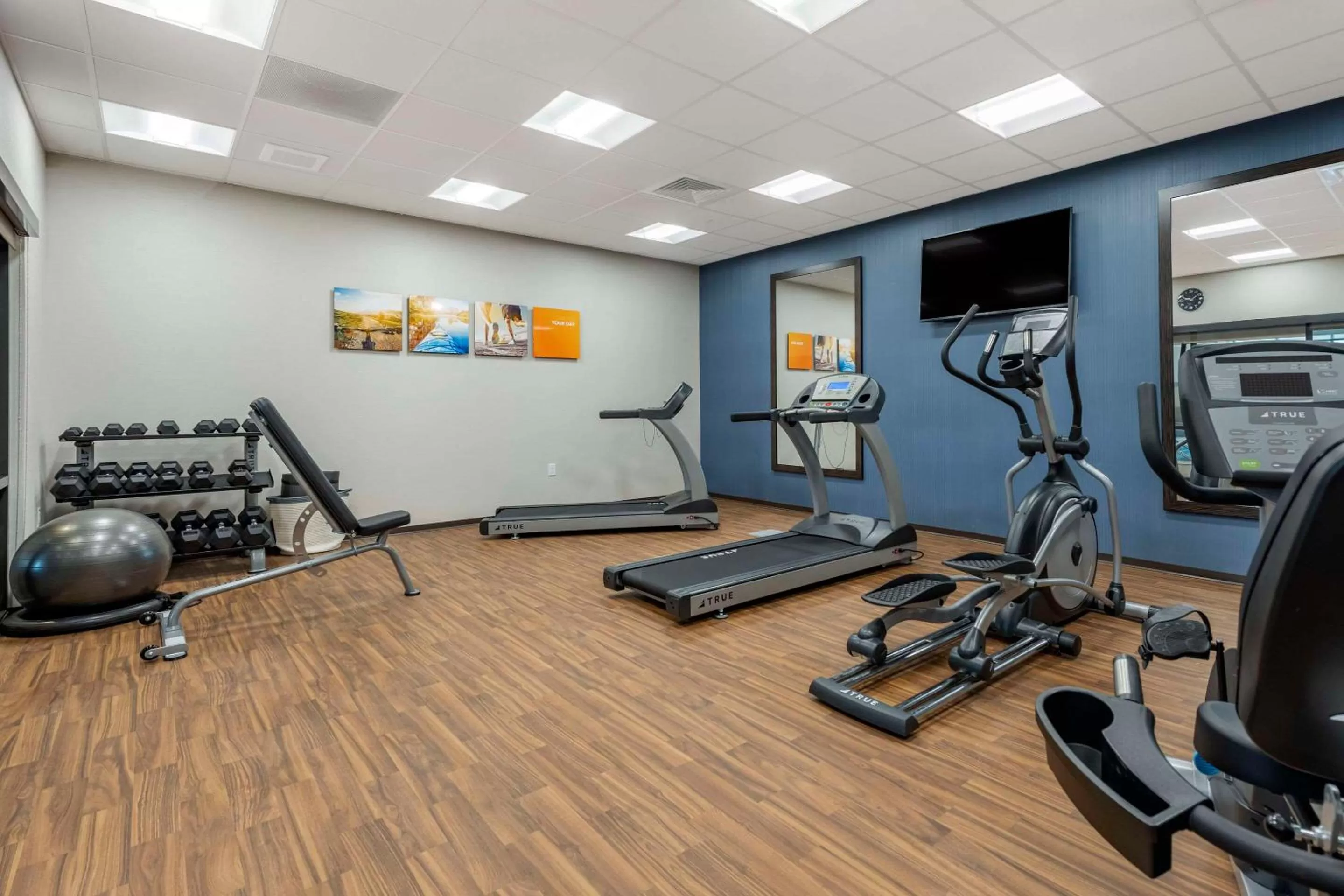 Fitness centre/facilities in Comfort Inn & Suites Pittsburgh-Northshore