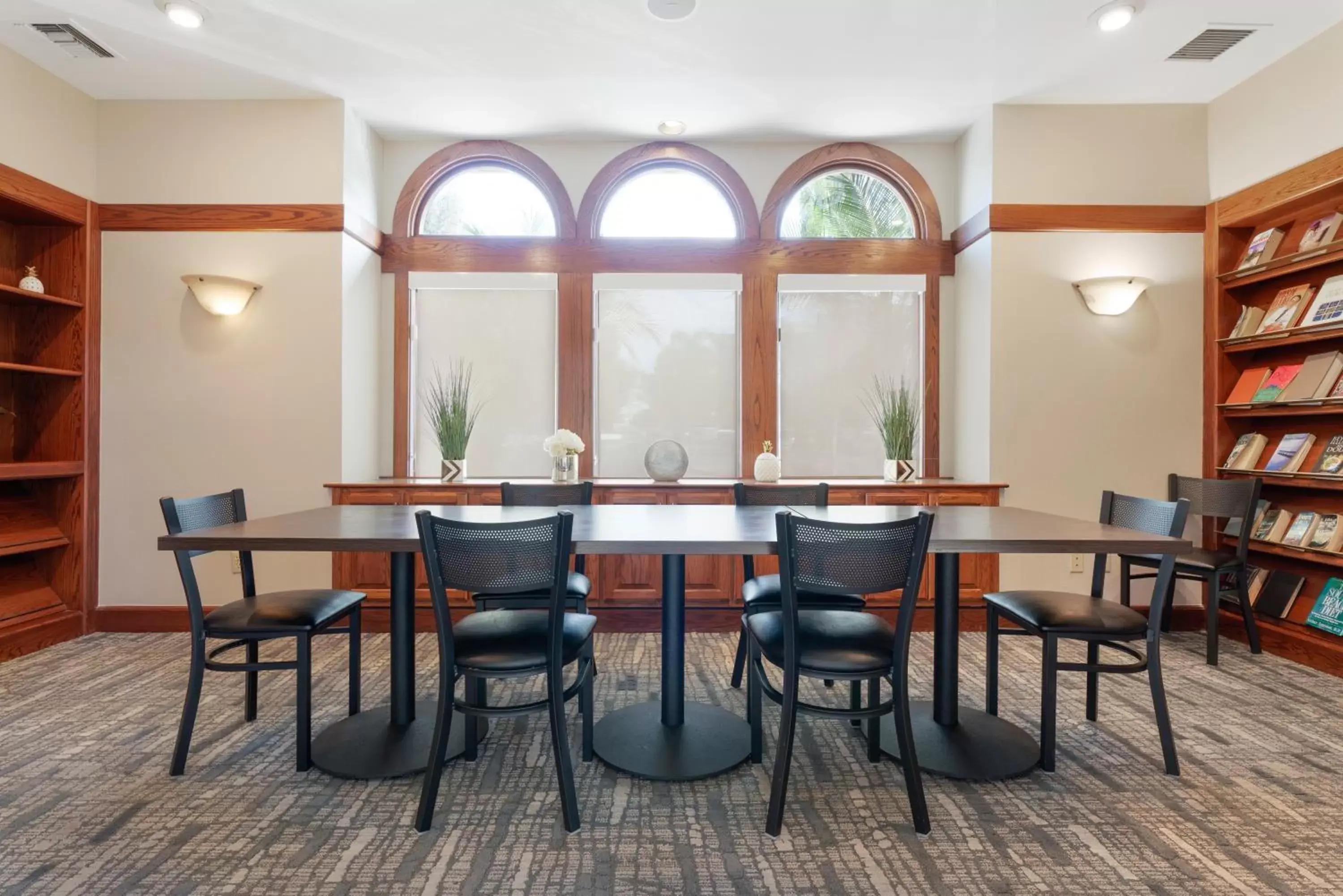 Dining Area in Chase Suites Brea-Fullerton - North Orange County