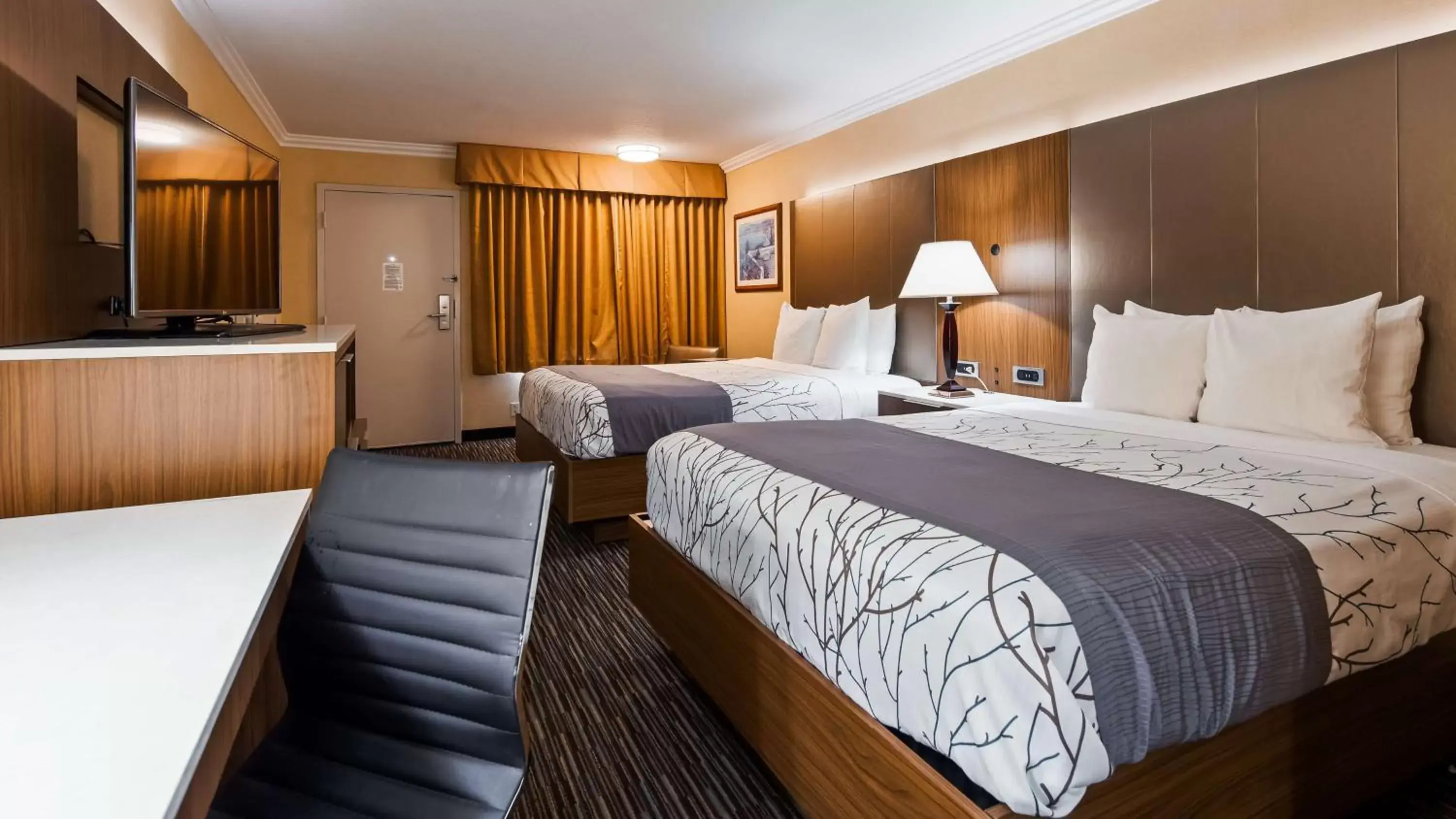 Photo of the whole room, Bed in Best Western Airpark Hotel - Los Angeles LAX Airport