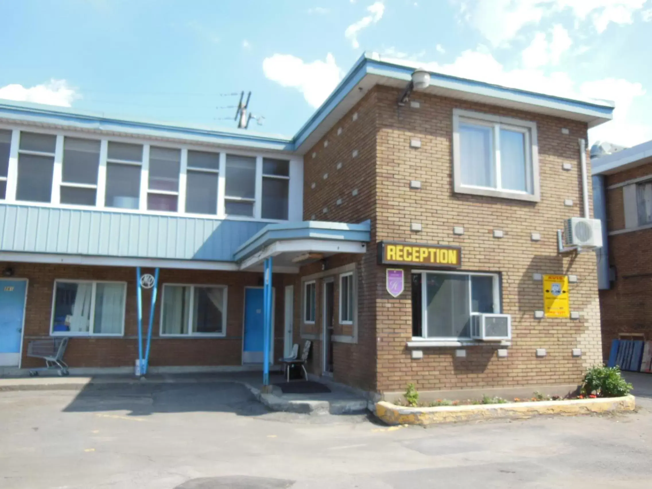 Facade/entrance, Property Building in Motel Pierre