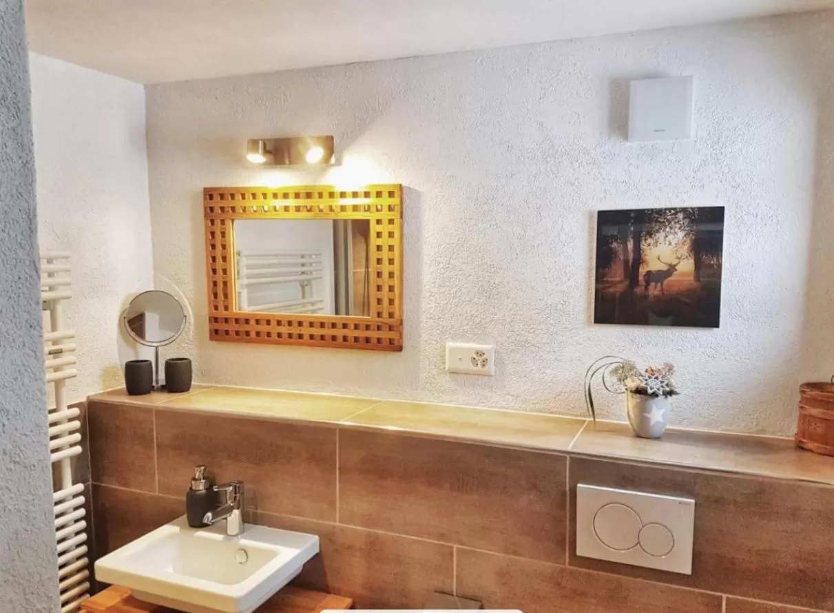 Bathroom in Hotel Jägerstübli Grindelwald