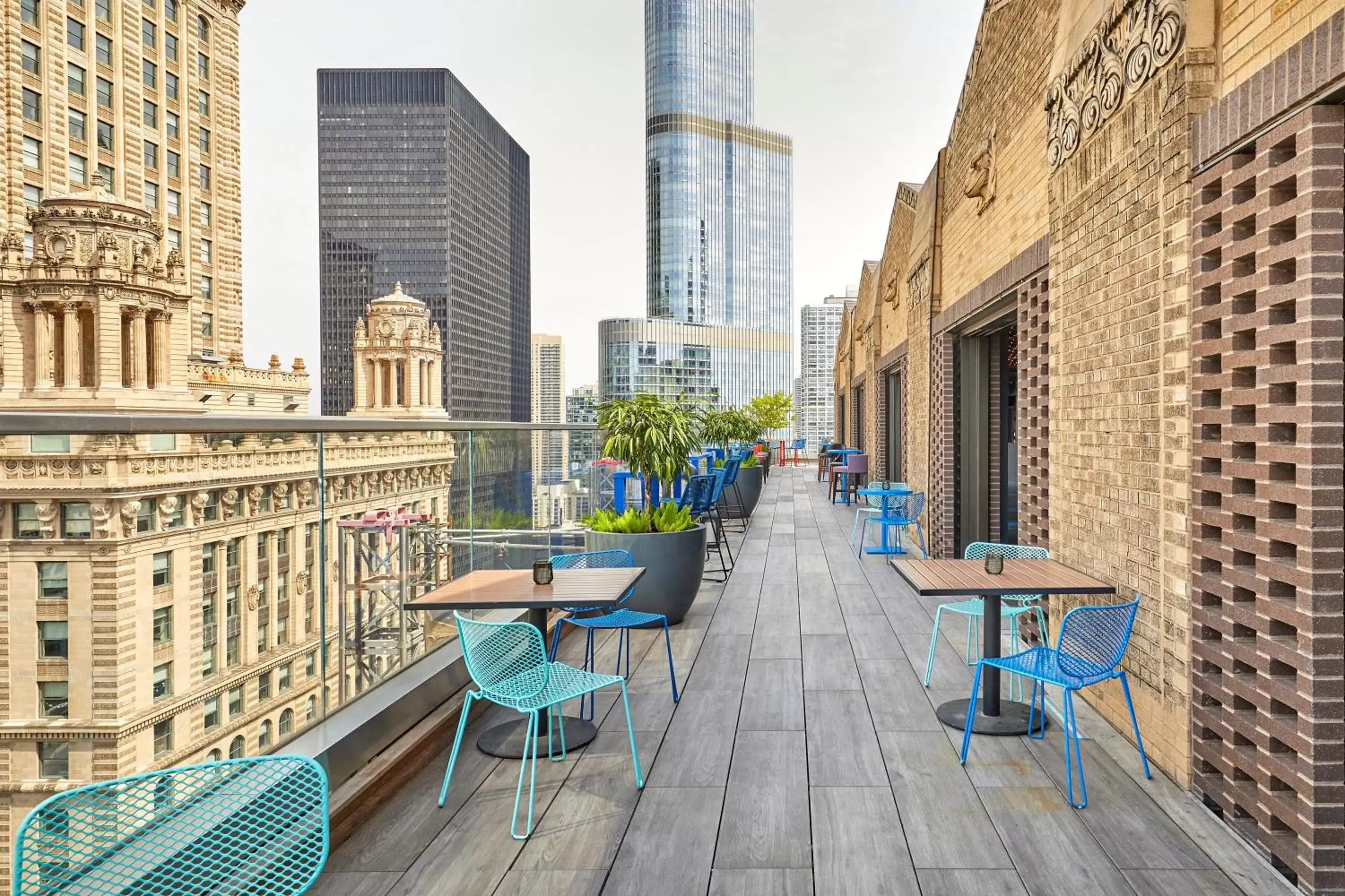 Restaurant/places to eat, Balcony/Terrace in Virgin Hotels Chicago