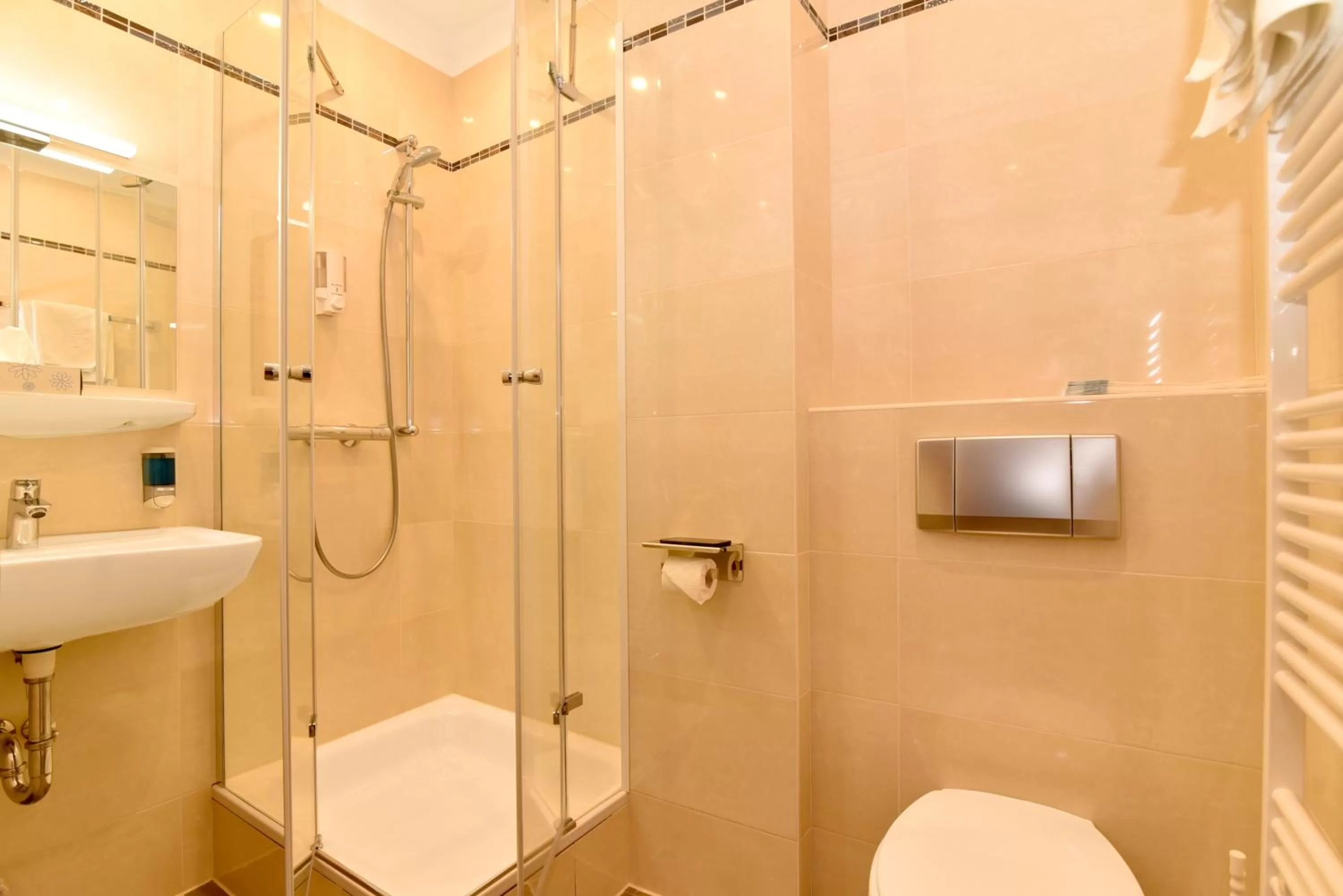 Bathroom in Hotel Römerhof