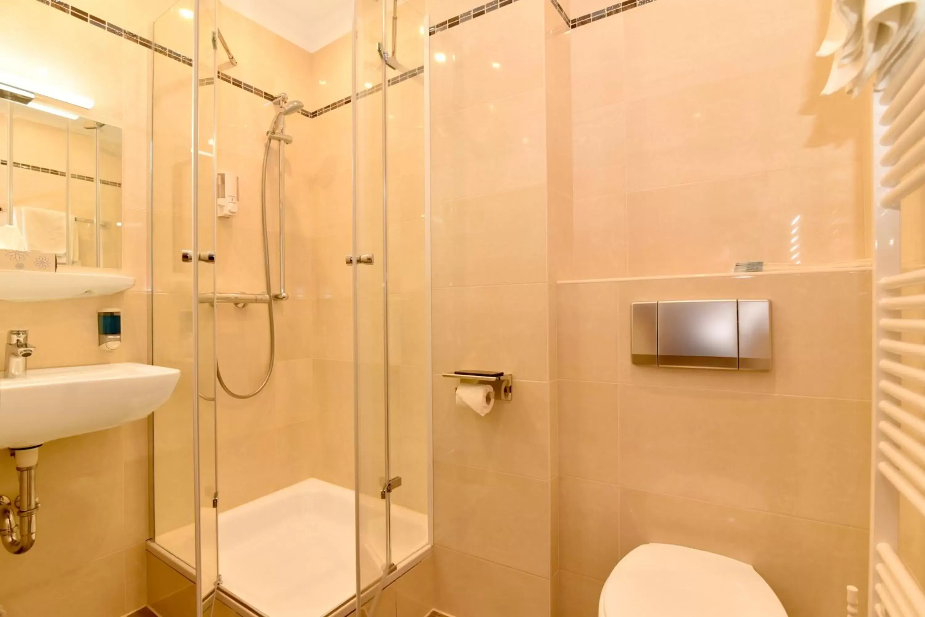 Bathroom in Hotel Römerhof