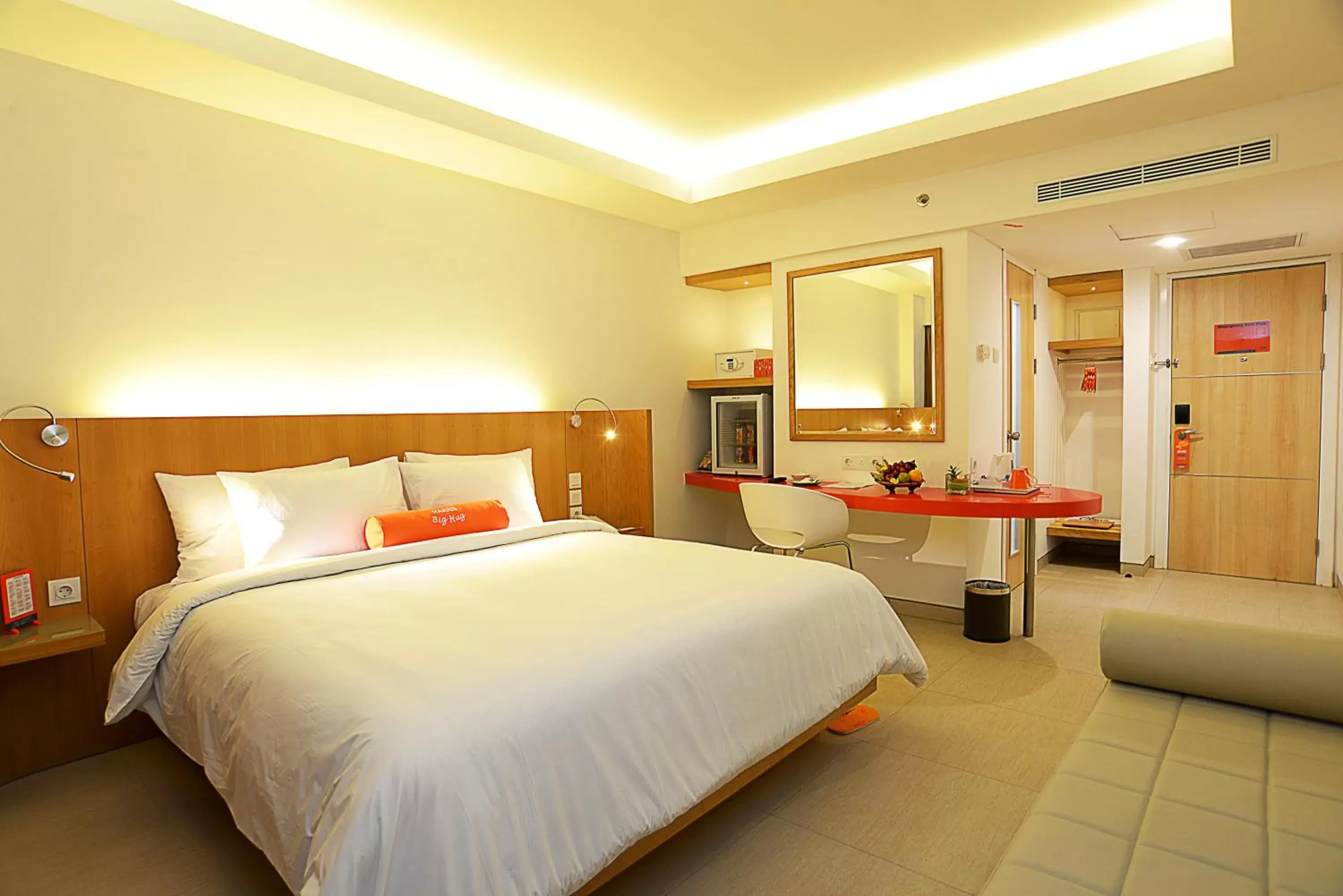 Photo of the whole room, Bed in HARRIS Hotel Kuta Galleria - Bali