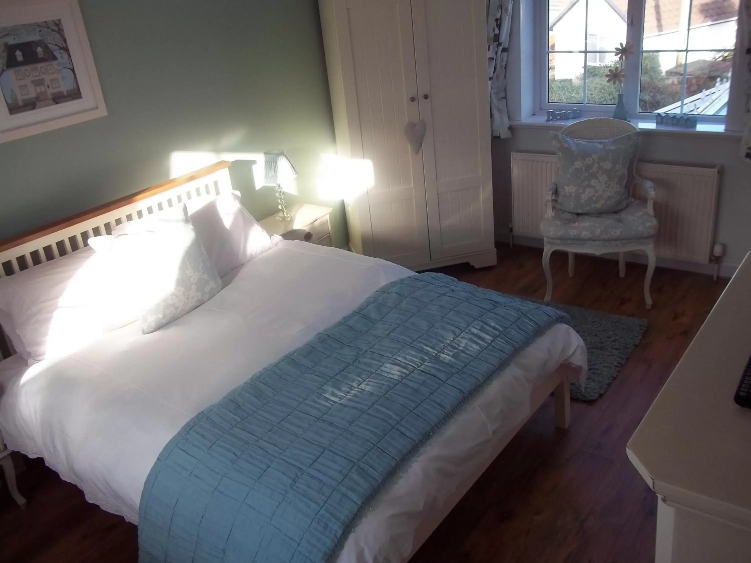 Photo of the whole room, Bed in Downsfield Bed and Breakfast