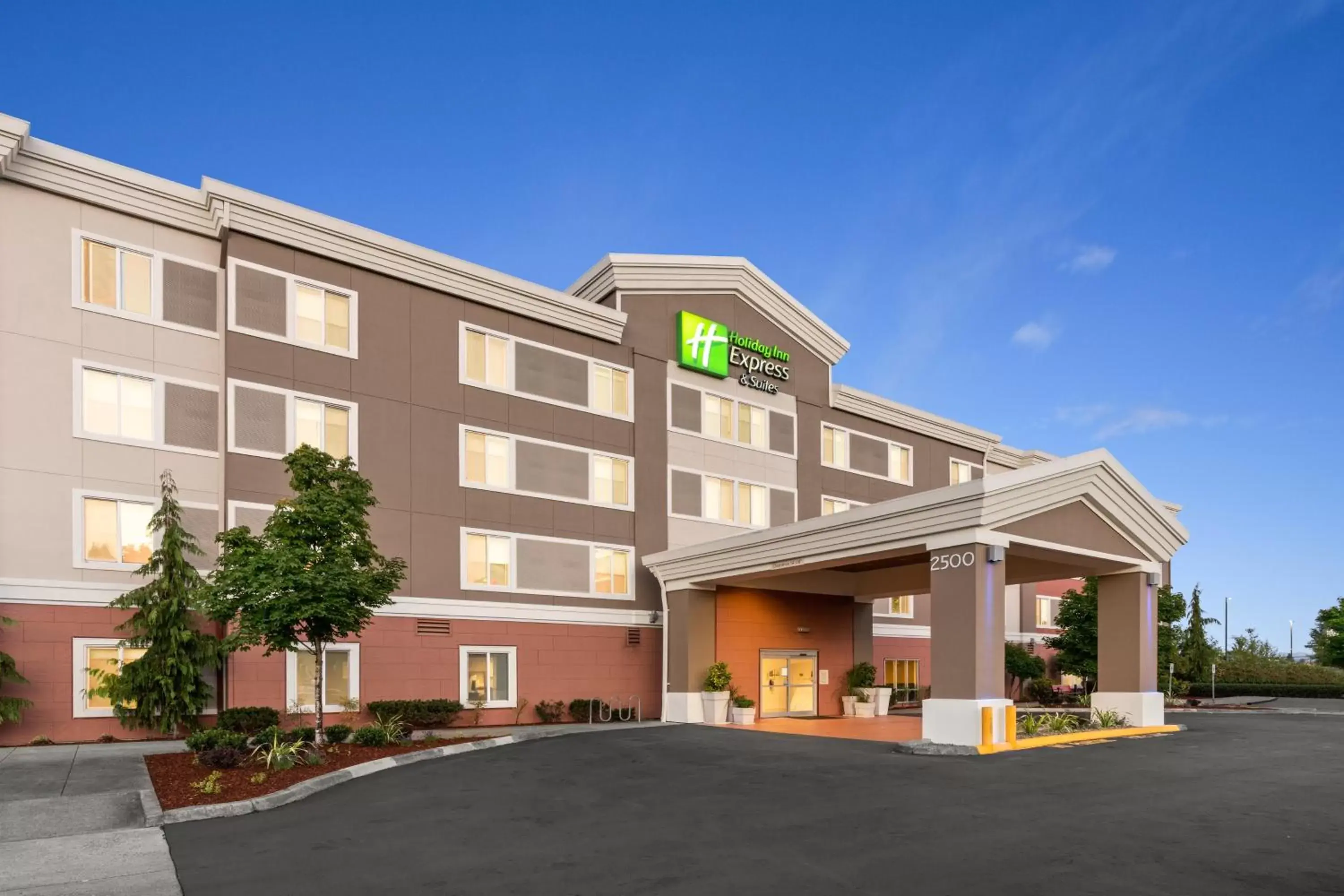 Property Building in Holiday Inn Express and Suites Sumner, an IHG Hotel