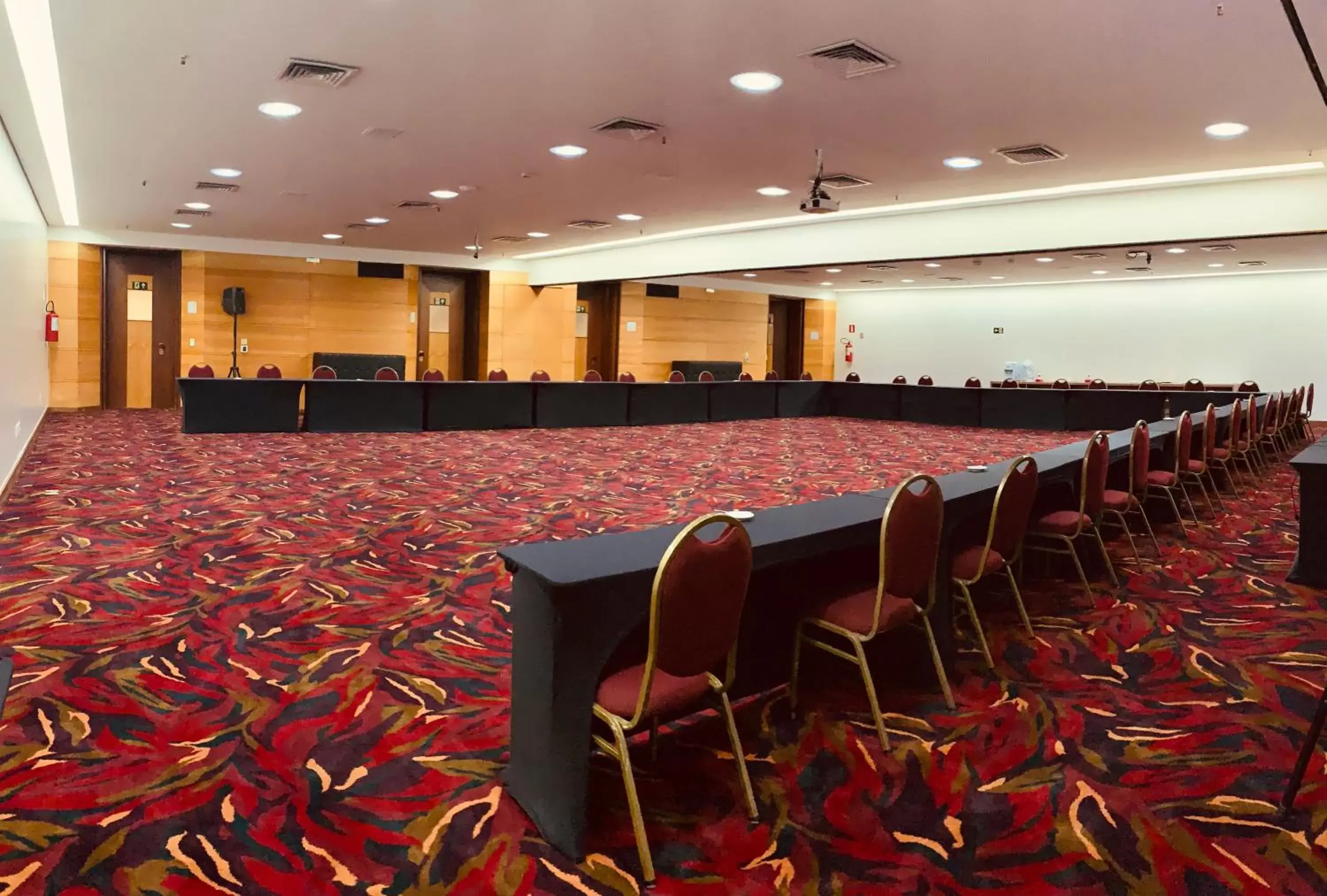 Meeting/conference room in Ouro Minas Hotel Belo Horizonte, Dolce by Wyndham