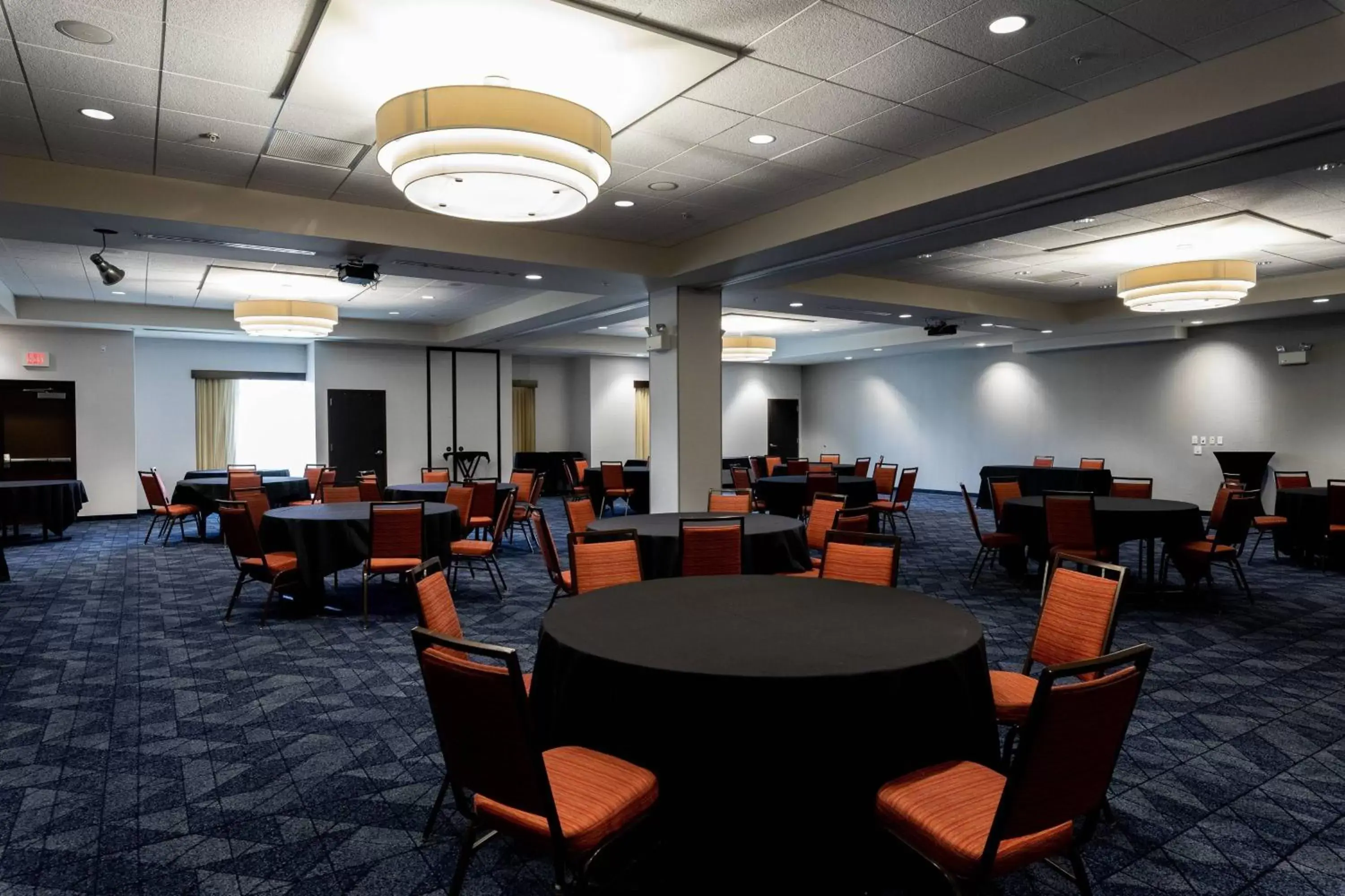 Meeting/conference room, Restaurant/Places to Eat in Courtyard by Marriott Cincinnati Midtown/Rookwood