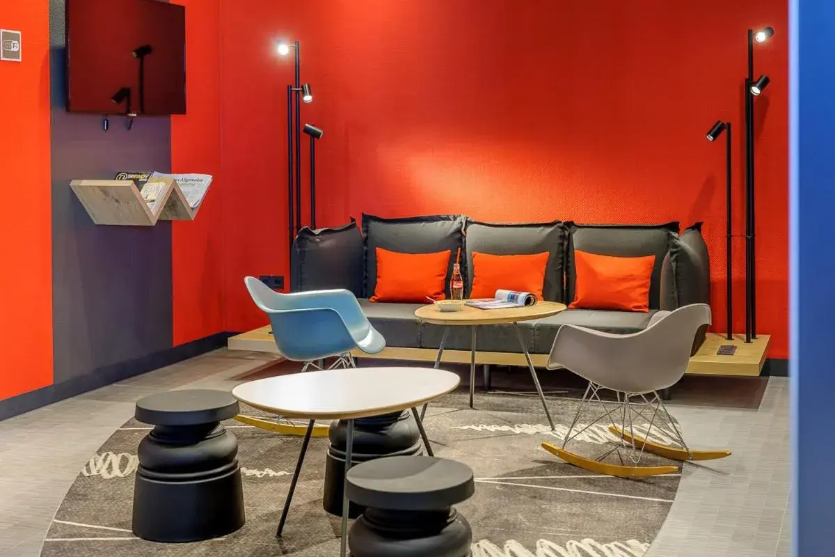 Lounge or bar, Seating Area in ibis Augsburg Koenigsplatz