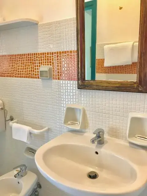 Bathroom in Hotel Scala Greca