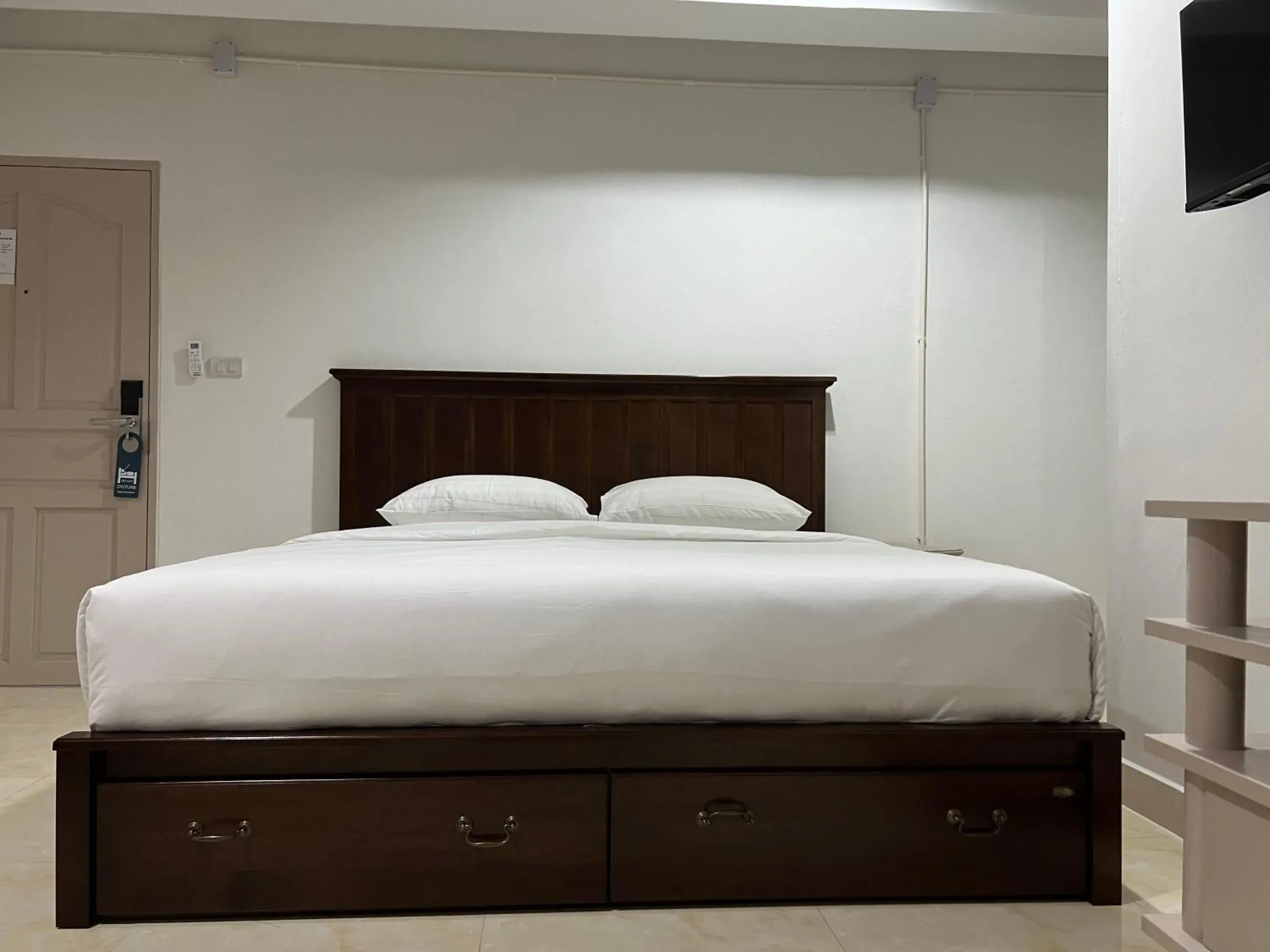 Bedroom, Bed in Mall Suites Hotel Bedroom, Bed in Mall Suites Hotel