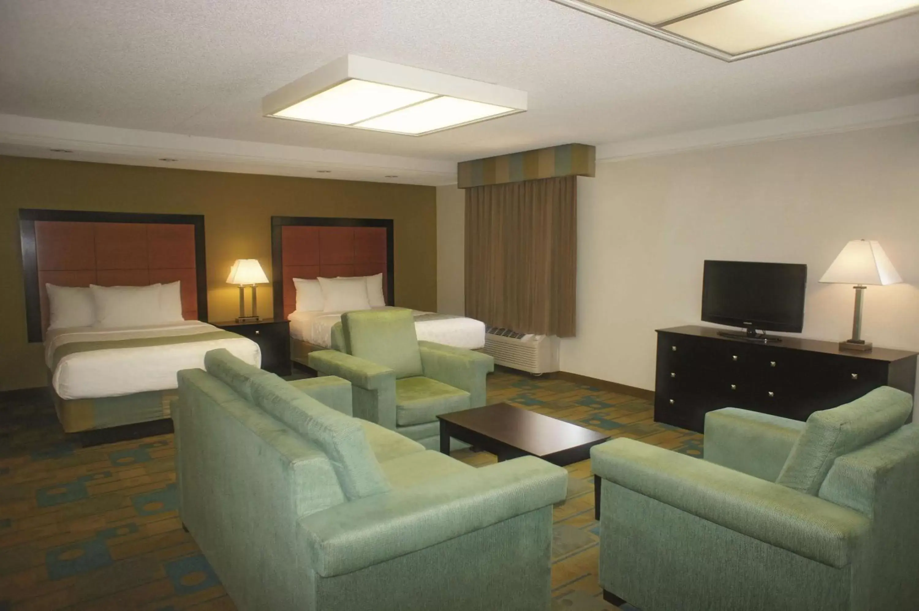 Photo of the whole room, Seating Area in La Quinta by Wyndham St. Pete-Clearwater Airport