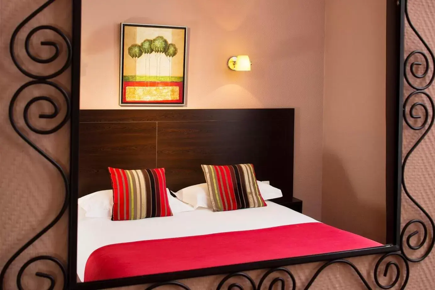 Bedroom, Bed in Chatillon Paris Montparnasse Bedroom, Bed in Chatillon Paris Montparnasse