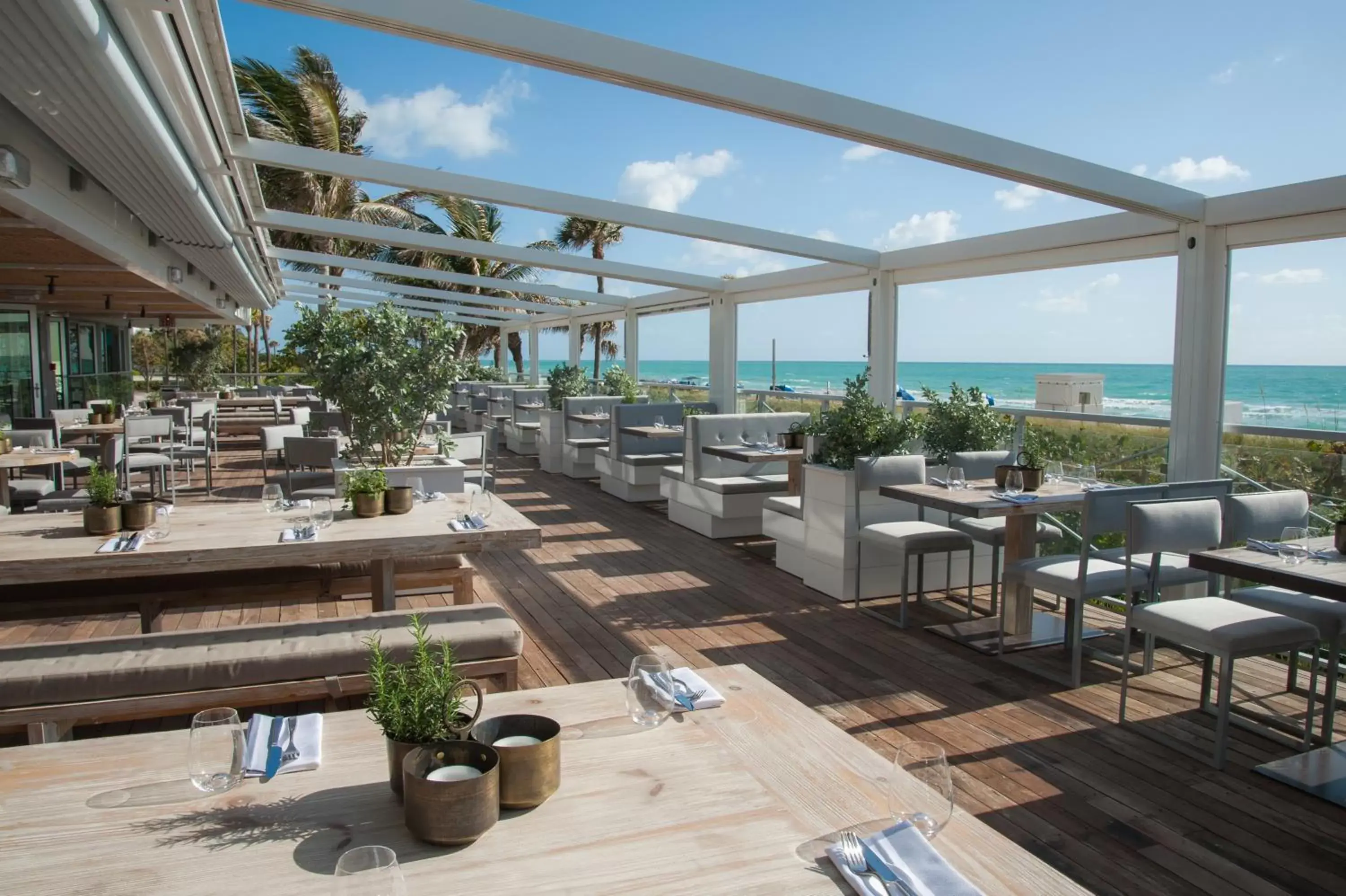 Balcony/Terrace, Restaurant/Places to Eat in Eden Roc Miami Beach
