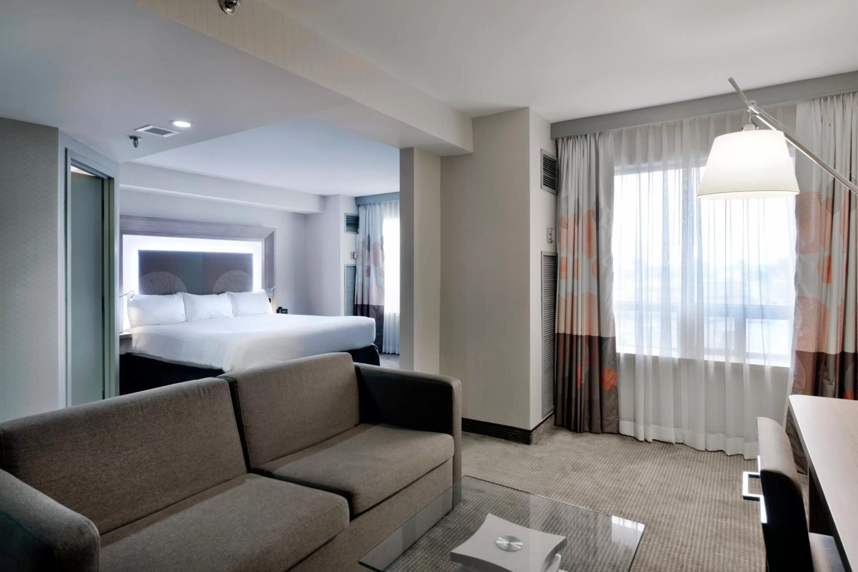 Photo of the whole room, Bed in DoubleTree by Hilton Ottawa Downtown