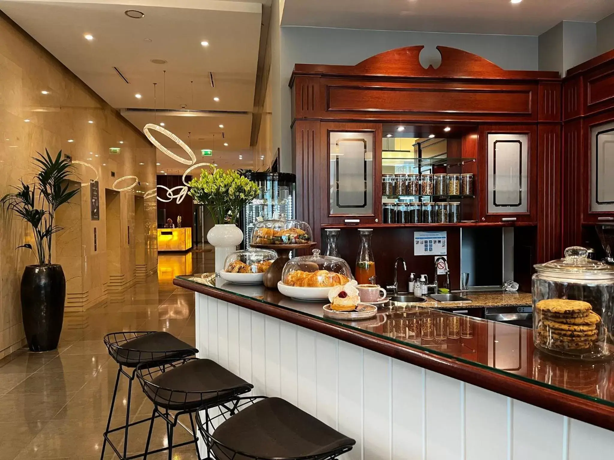Lounge or bar, Restaurant/Places to Eat in InterContinental Warszawa, an IHG Hotel