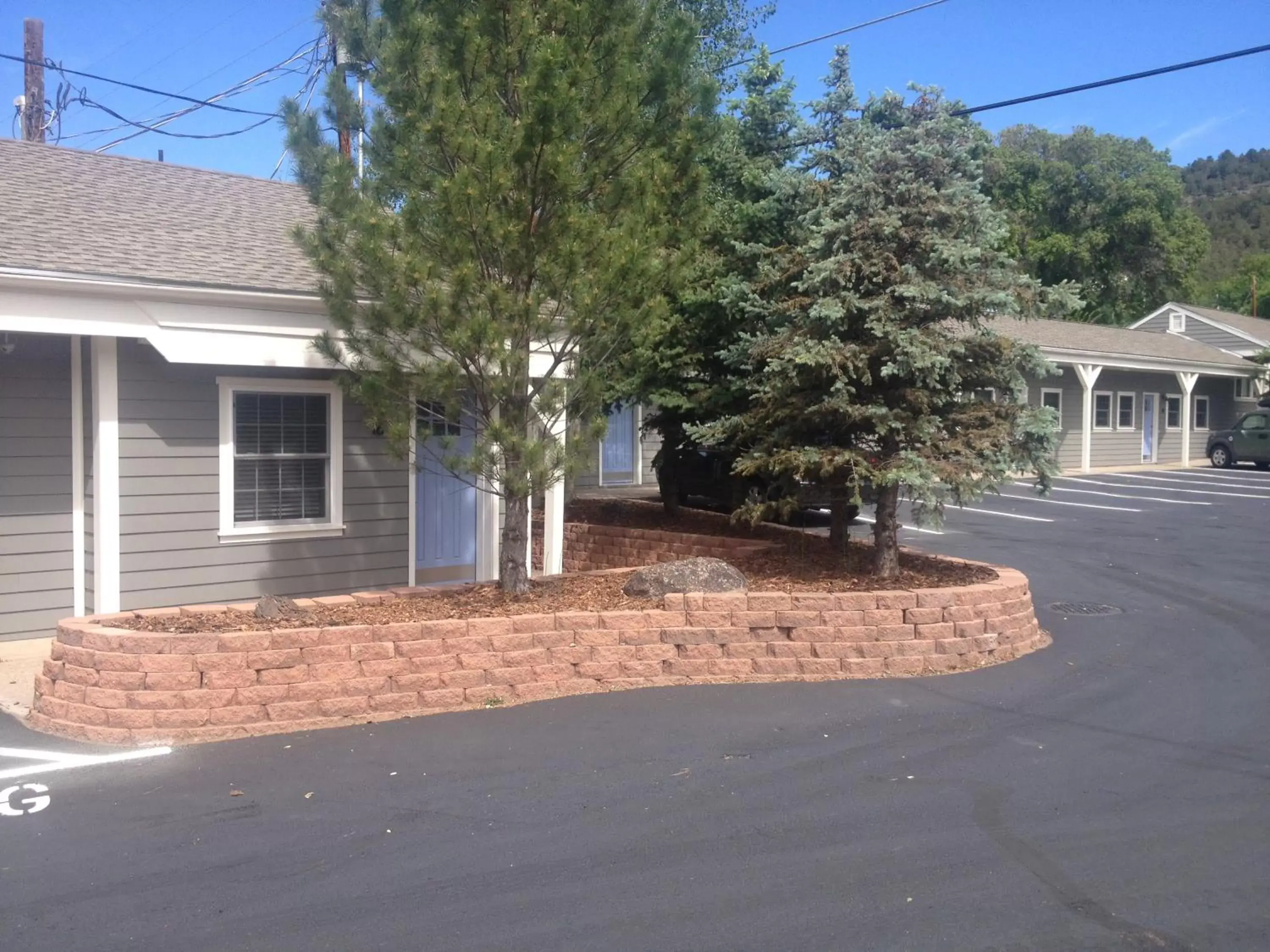 Facade/entrance, Property Building in Basalt Mountain Inn