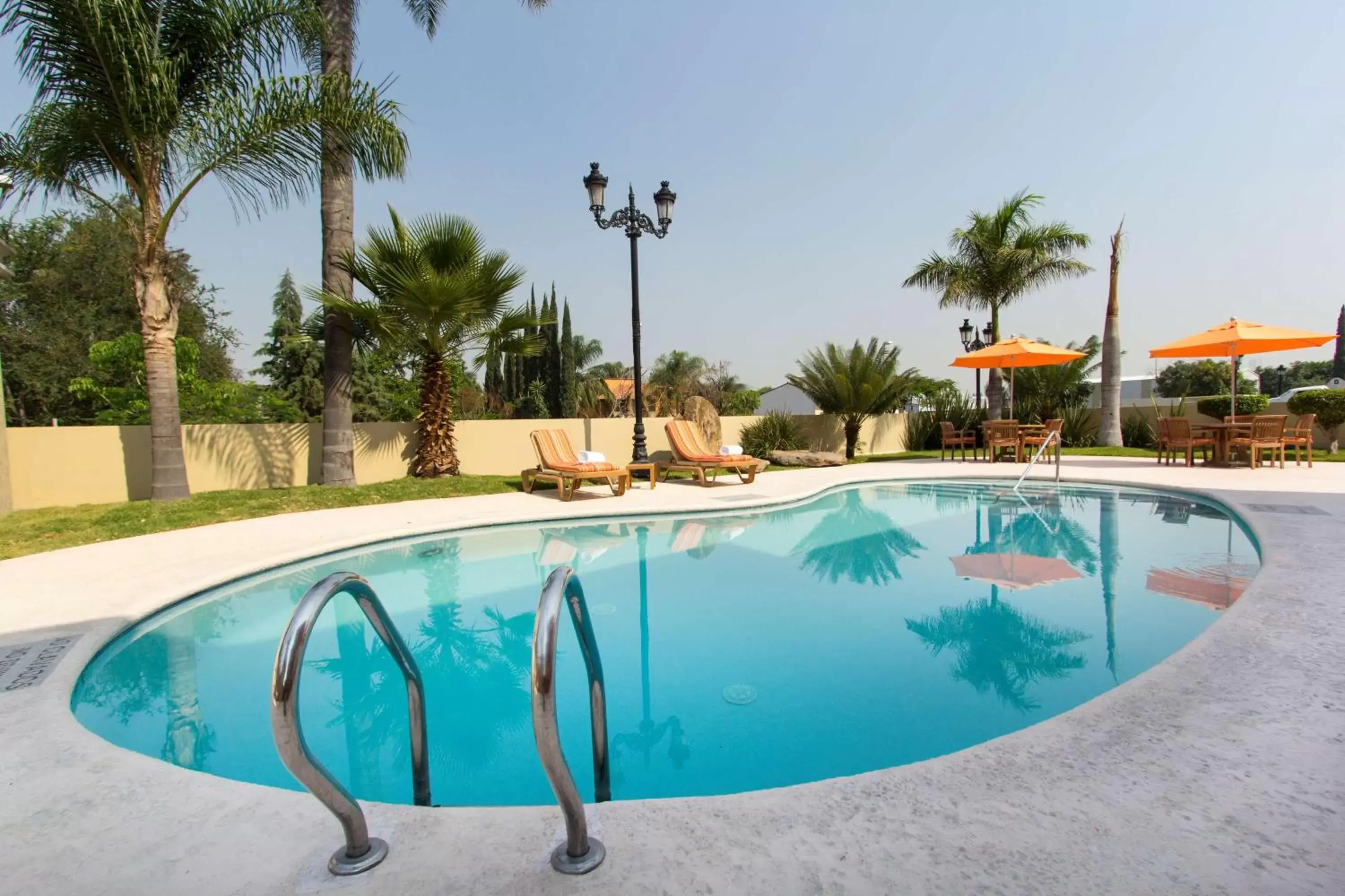 Pool view, Swimming Pool in Hampton Inn by Hilton Guadalajara-Aeropuerto