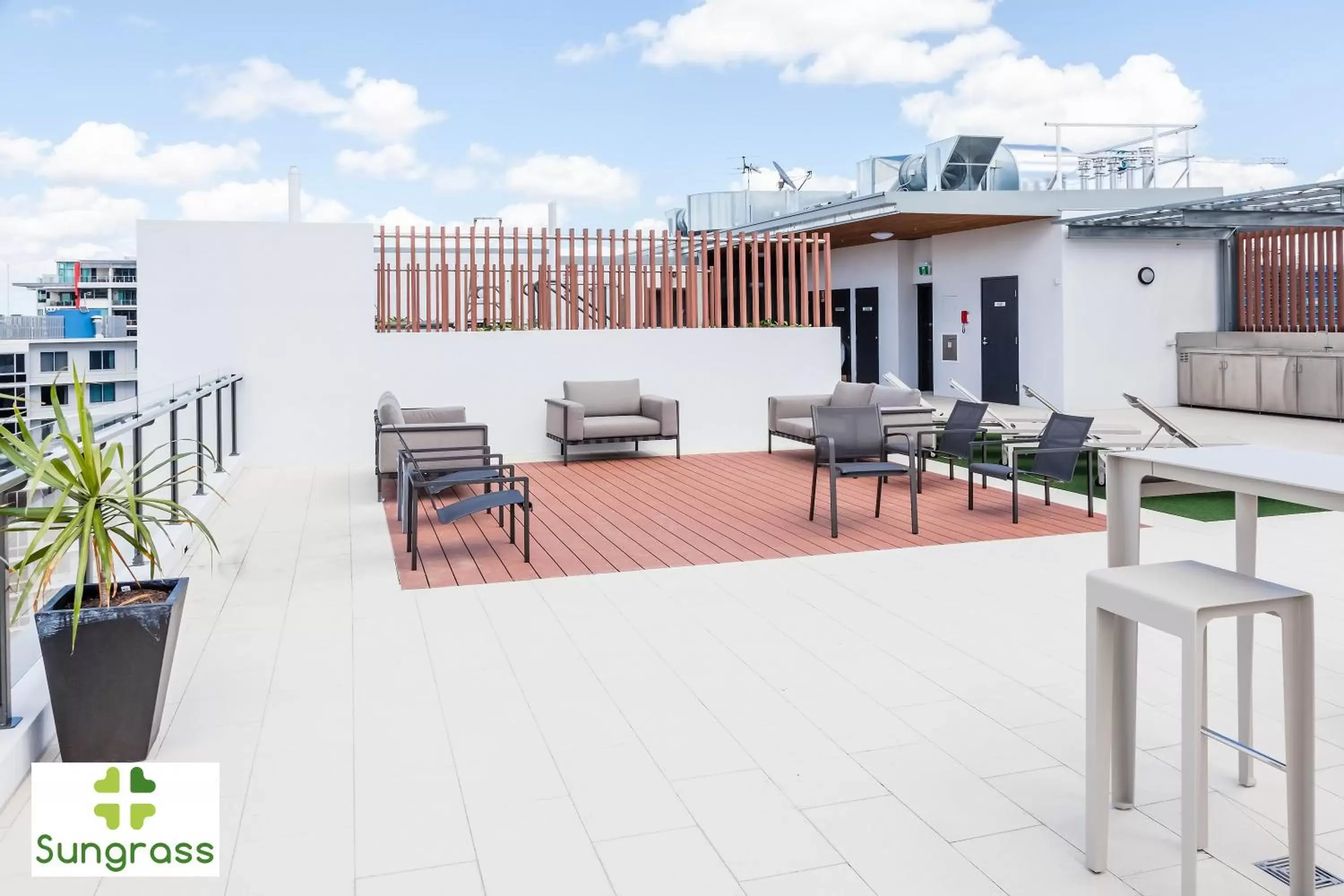 Shower, Balcony/Terrace in Fleet Lane Apartments