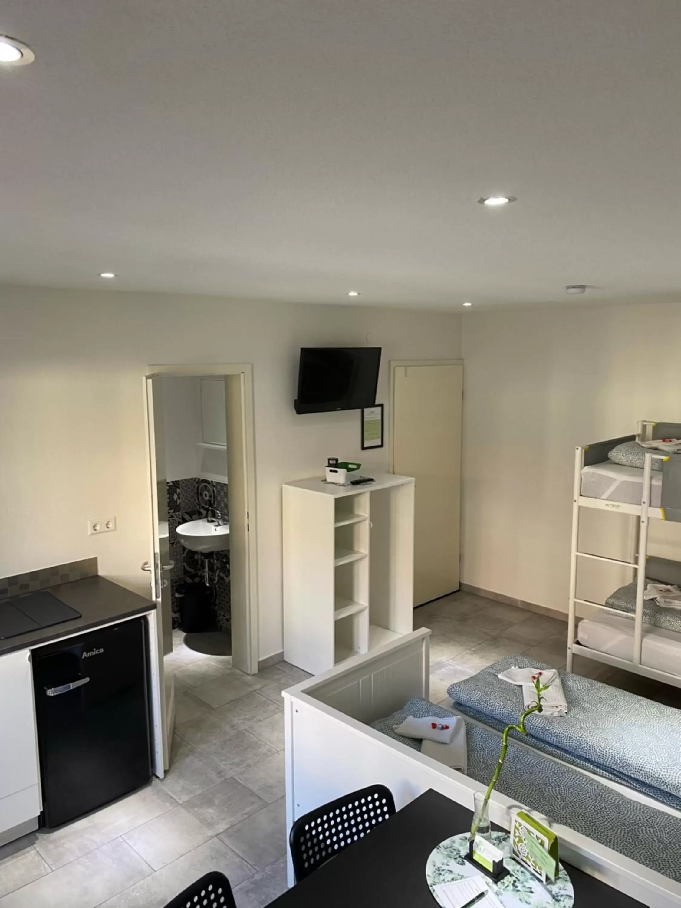 Family Room with Shower in Greenhome Lörrach -Ihre Unterkunft im 3-Ländereck- Family Room with Shower in Greenhome Lörrach -Ihre Unterkunft im 3-Ländereck-