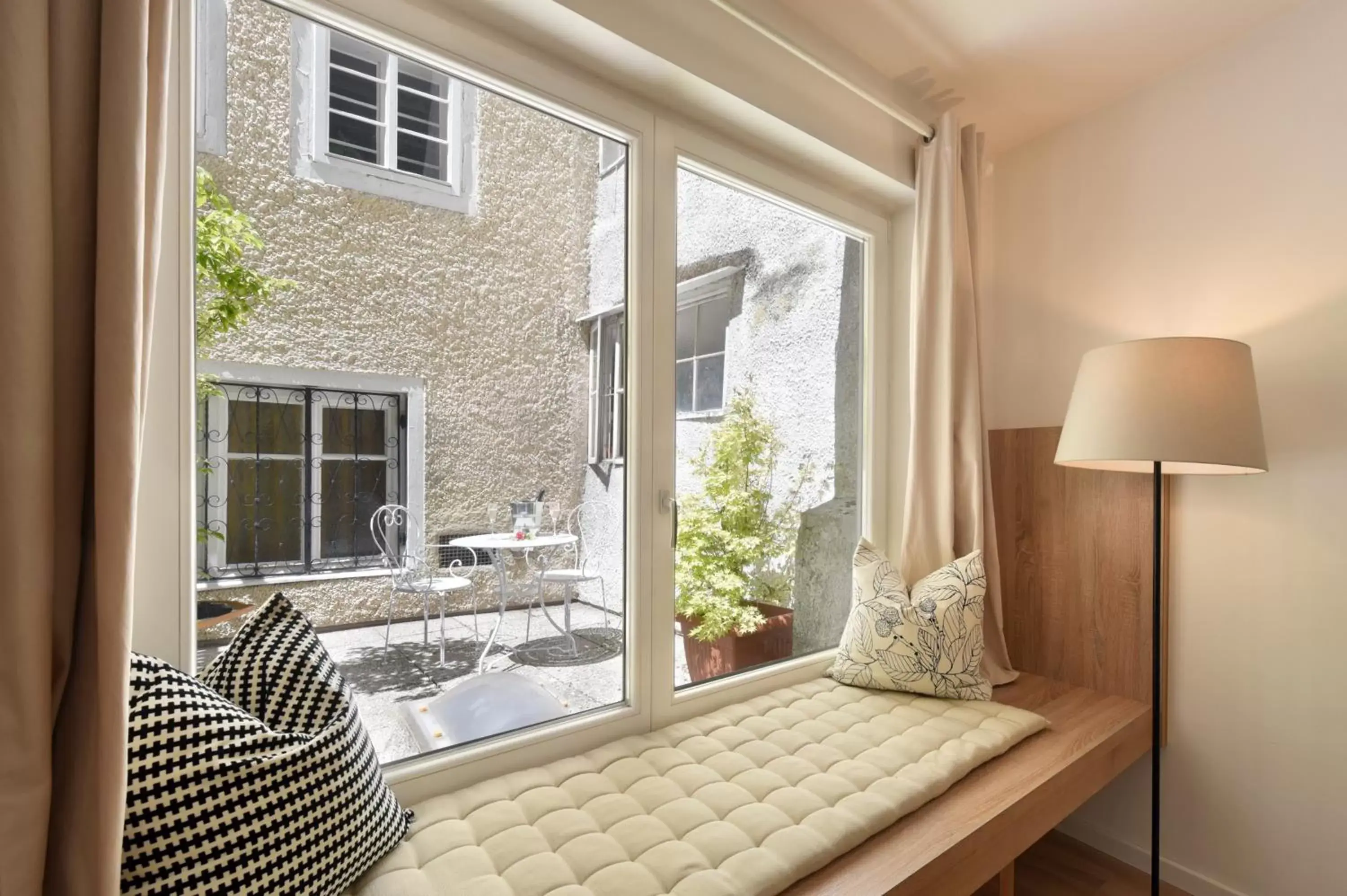 Inner courtyard view in Hotel Krone 1512