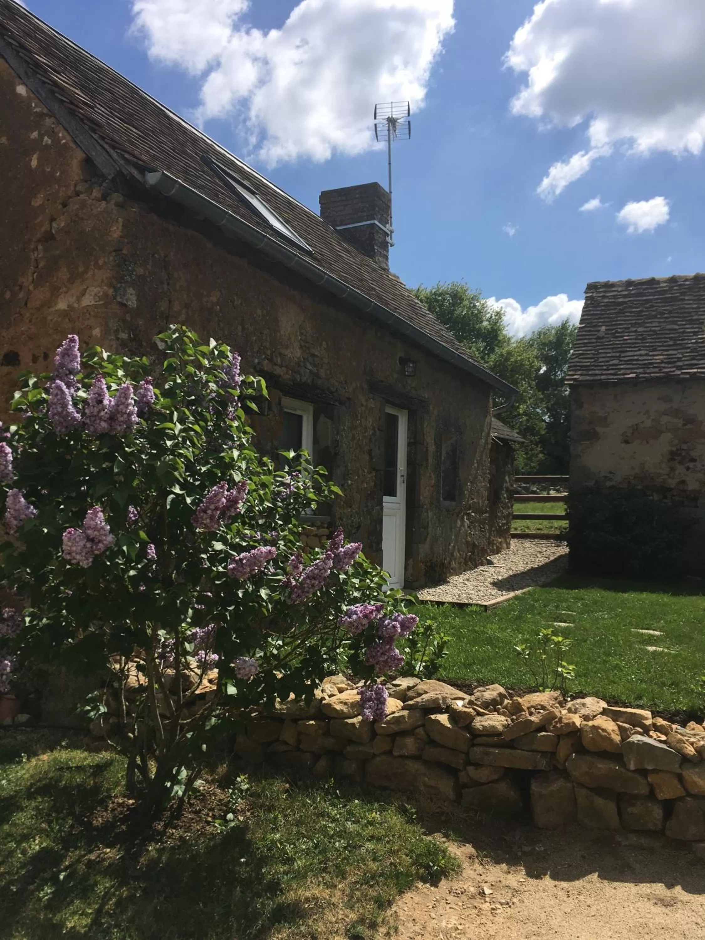 Facade/entrance in La Marchanderie