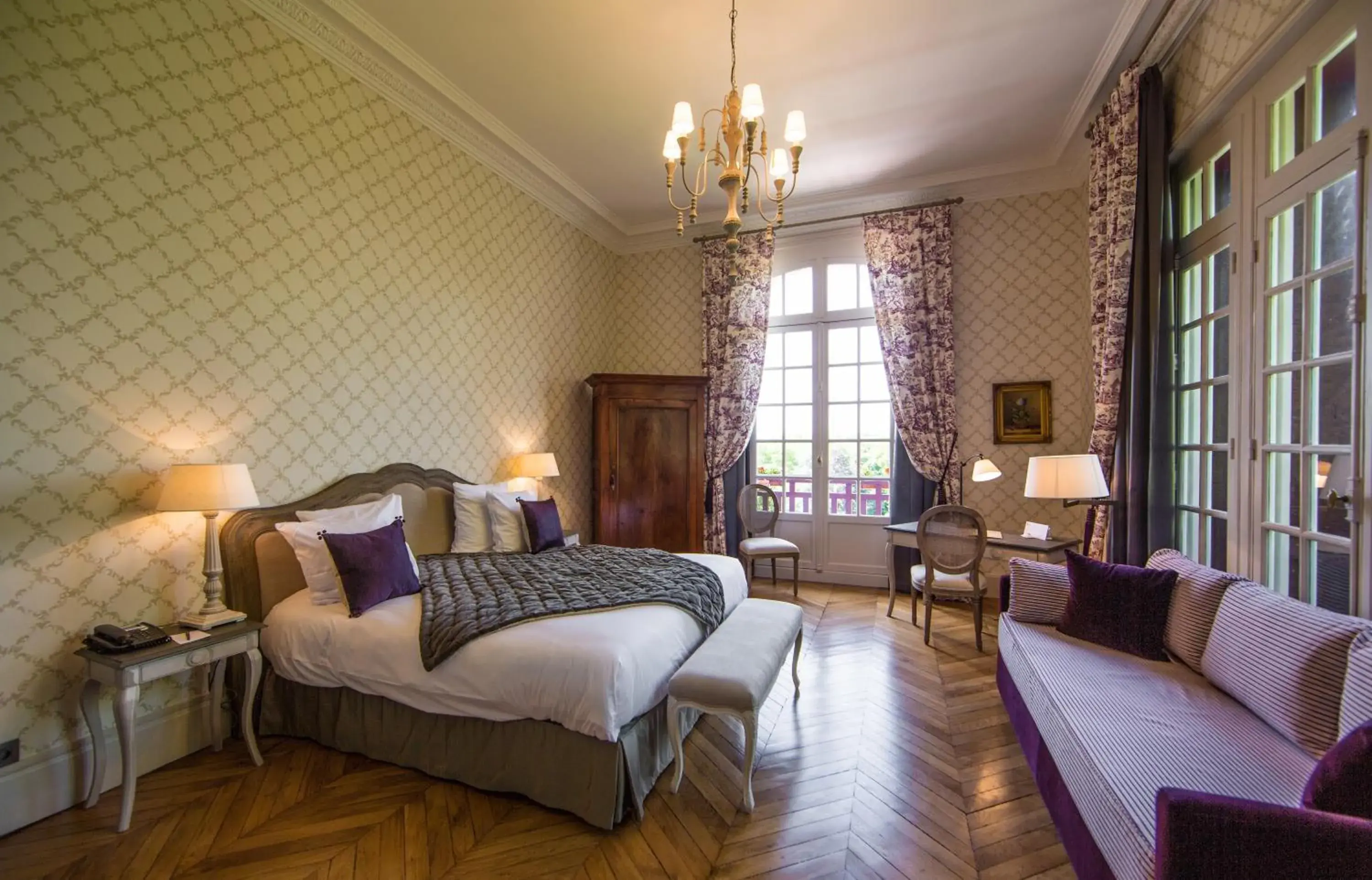 Bedroom in Le Château de la Tour