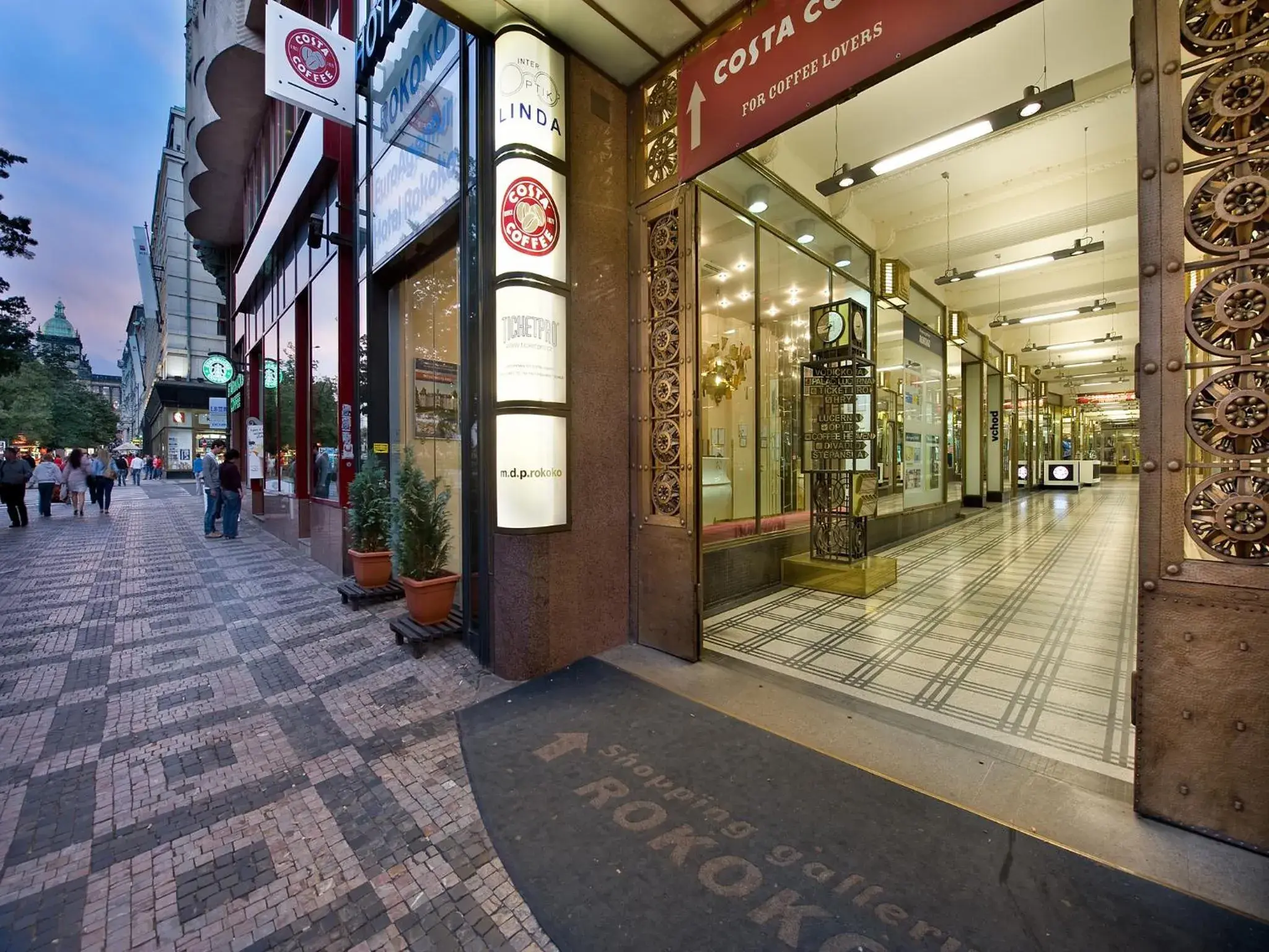 Facade/entrance in EA Hotel Rokoko