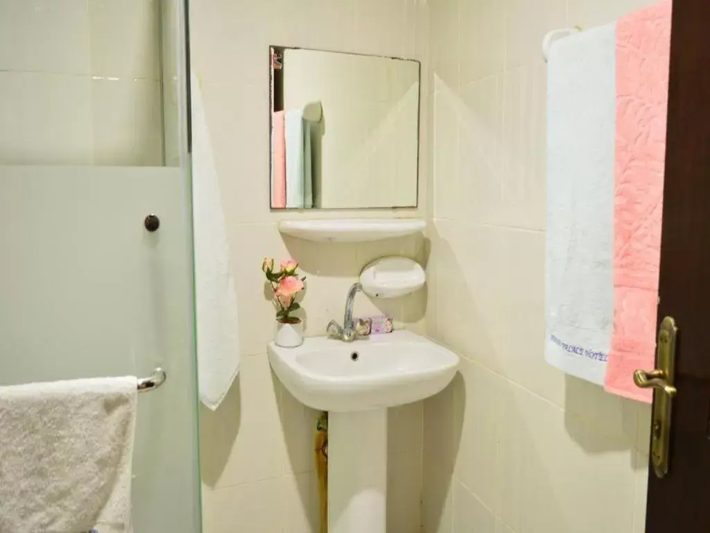 Bathroom in Amman Palace Hotel