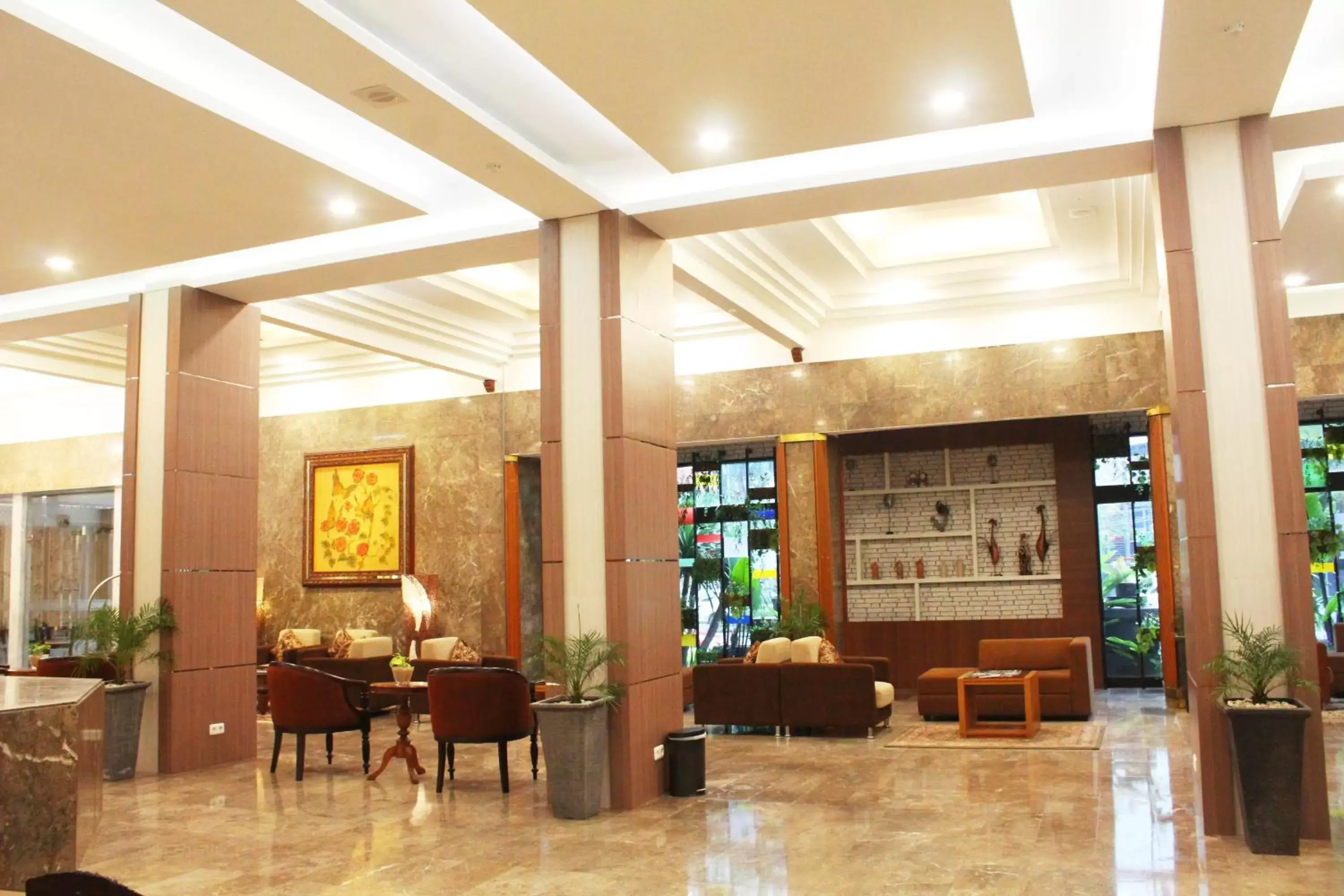 Lobby or reception, Restaurant/Places to Eat in Grand Inna Tunjungan