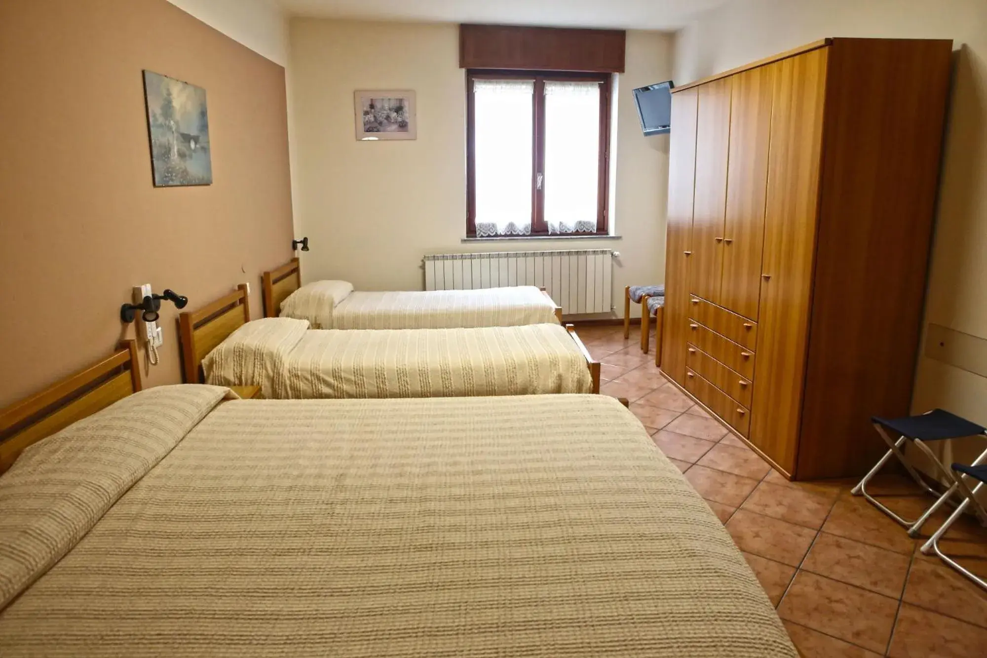 TV and multimedia, Bed in Albergo Gusmeroli