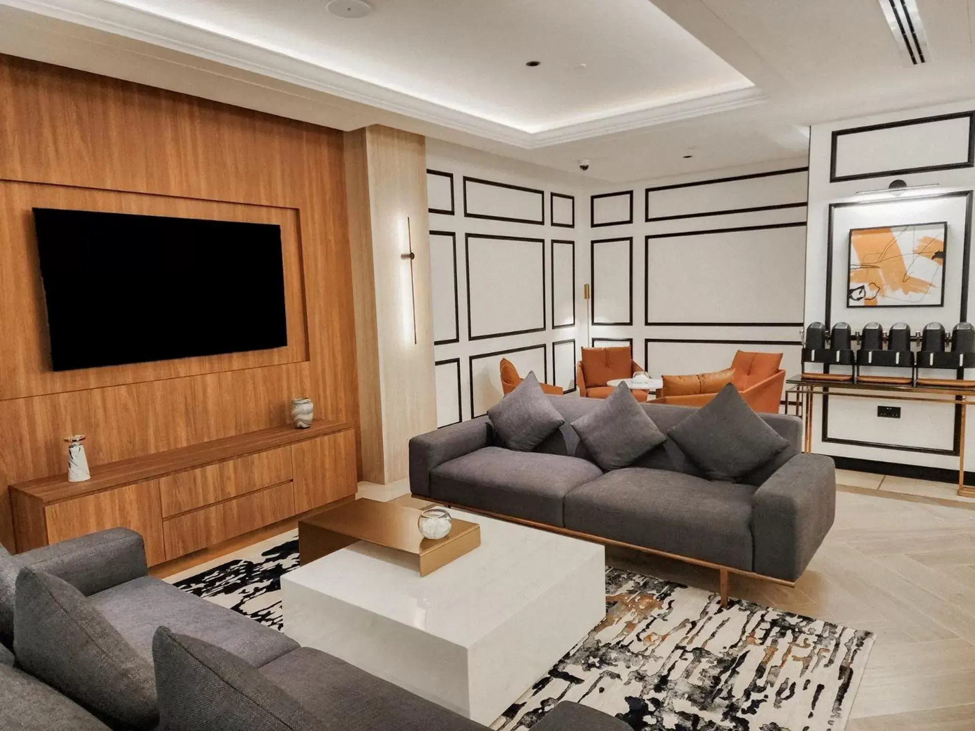 Lounge or bar, Seating Area in Crowne Plaza - Dubai Jumeirah, an IHG Hotel