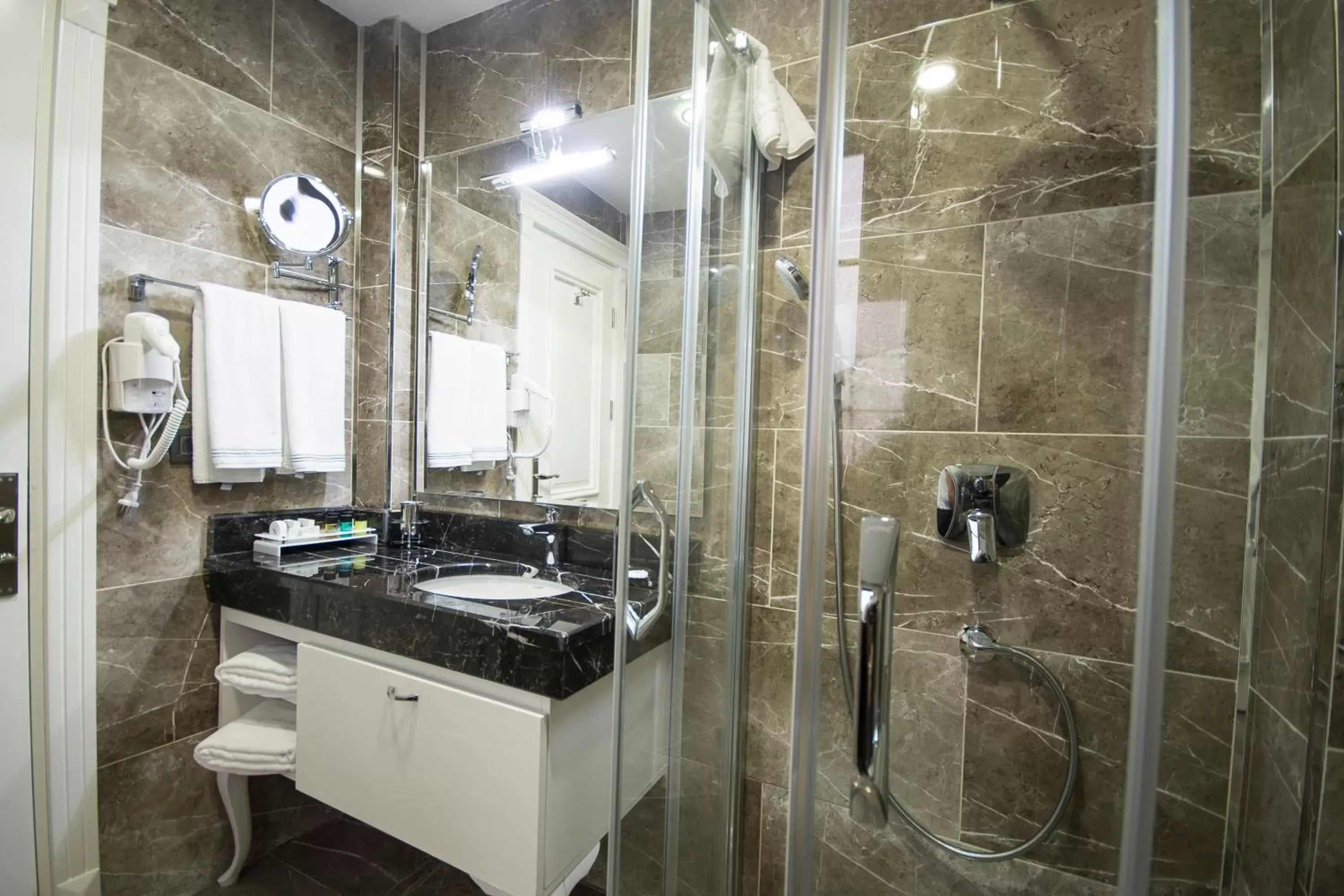 Toilet, Bathroom in Antusa Palace Hotel & Spa