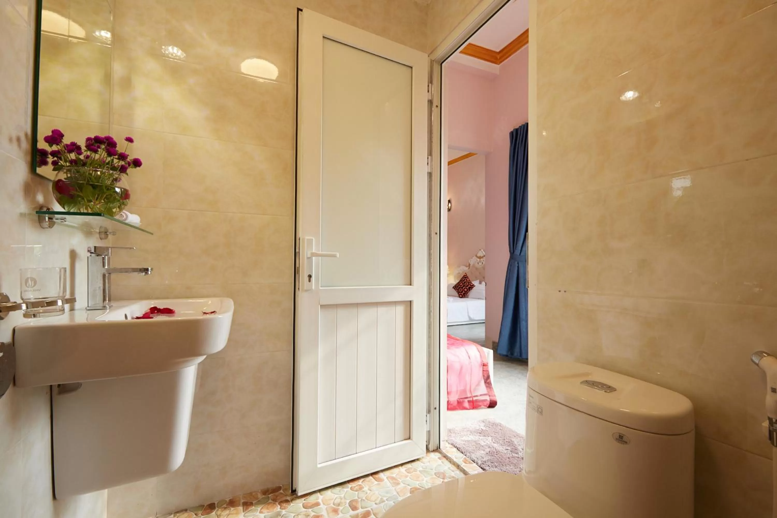 Bathroom in Lucky Budda Inn Villa