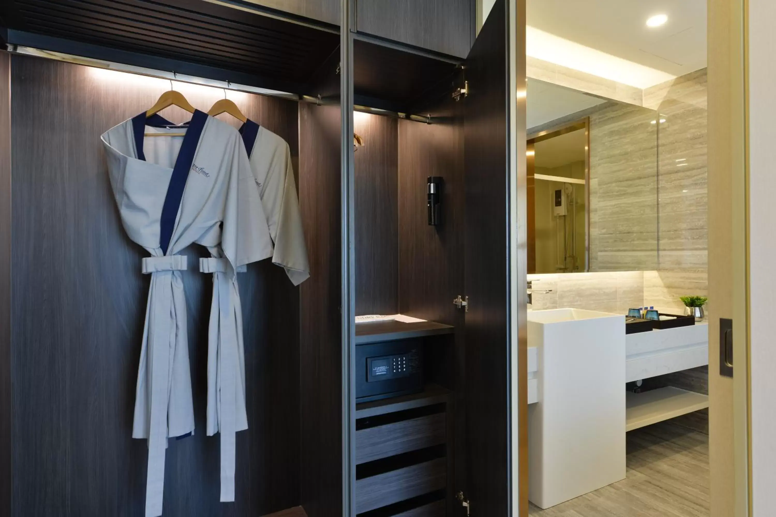 wardrobe, Bathroom in Centre Point Prime Hotel Pattaya