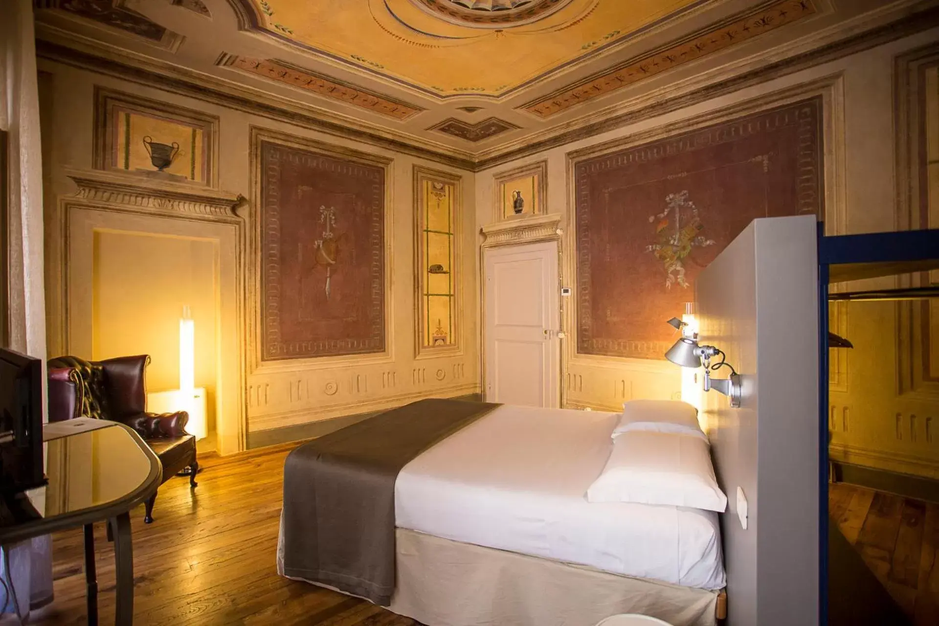 Photo of the whole room, Bed in Cortona Charme