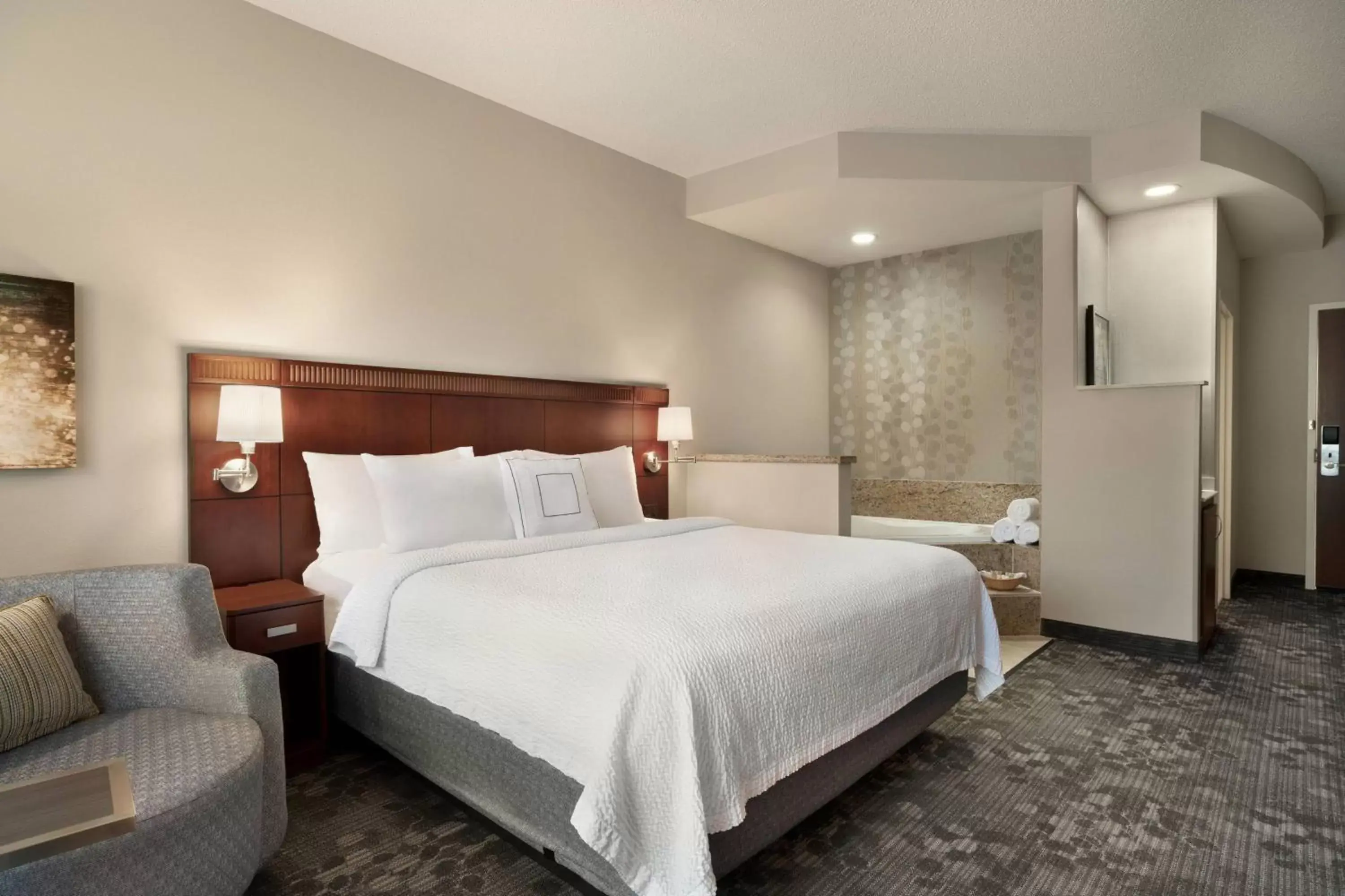Swimming pool, Bed in Courtyard by Marriott Middletown Goshen