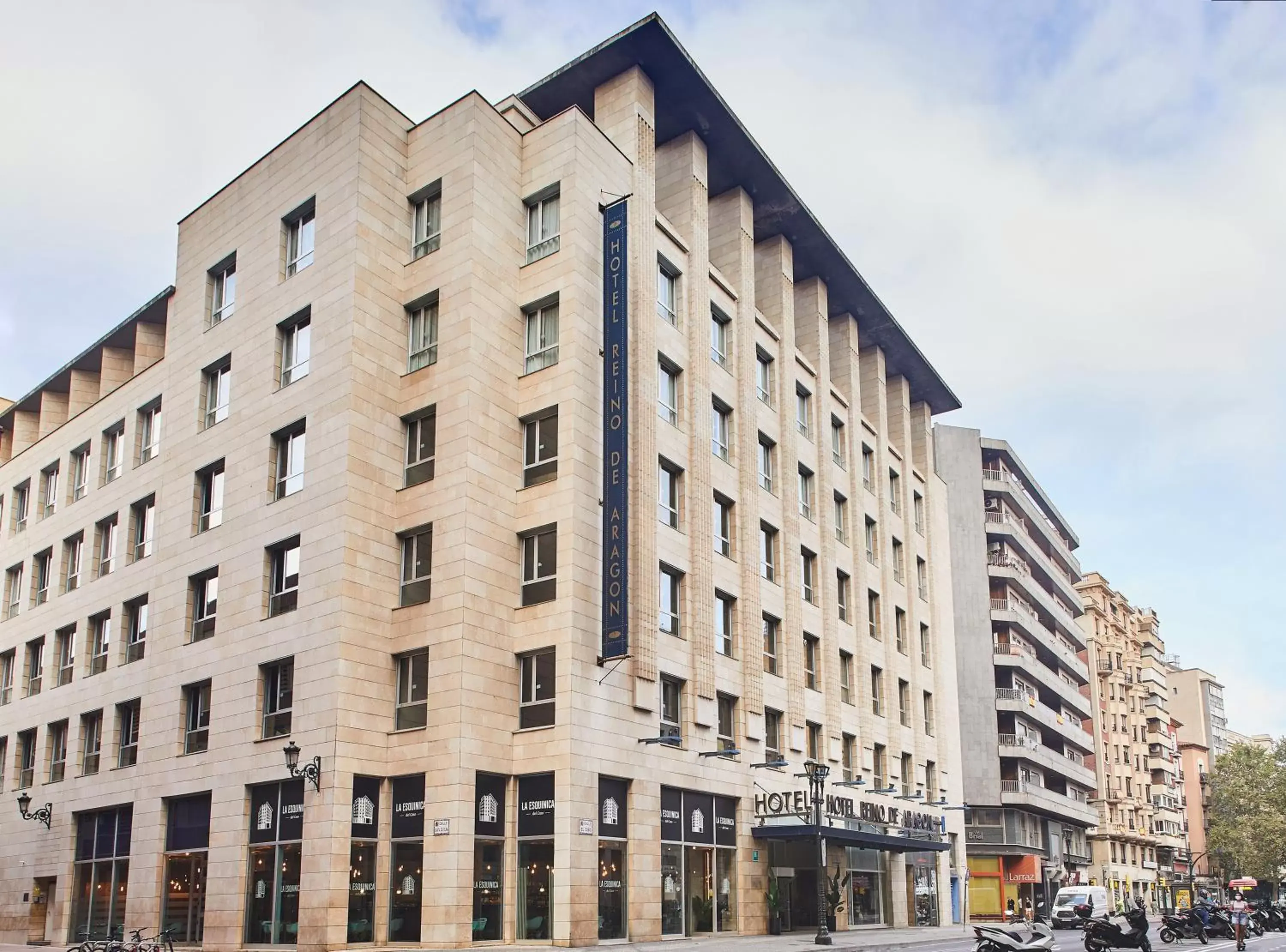 Property Building in Silken Reino de Aragón