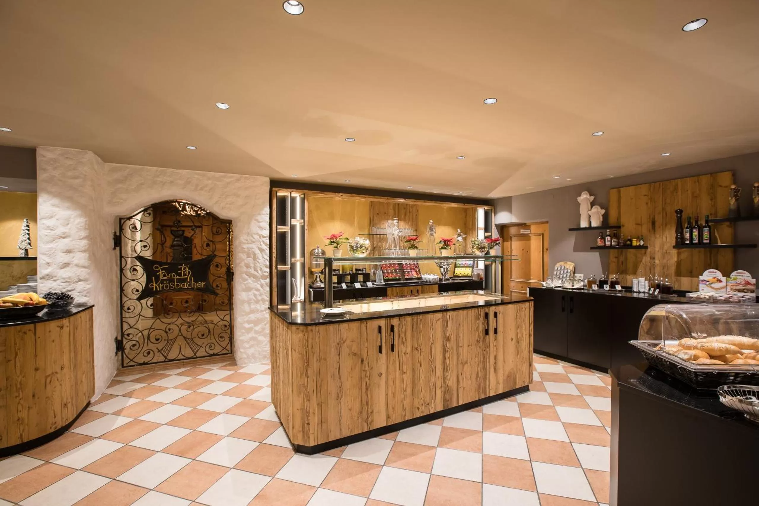 Buffet breakfast in Alpenhotel Tirolerhof