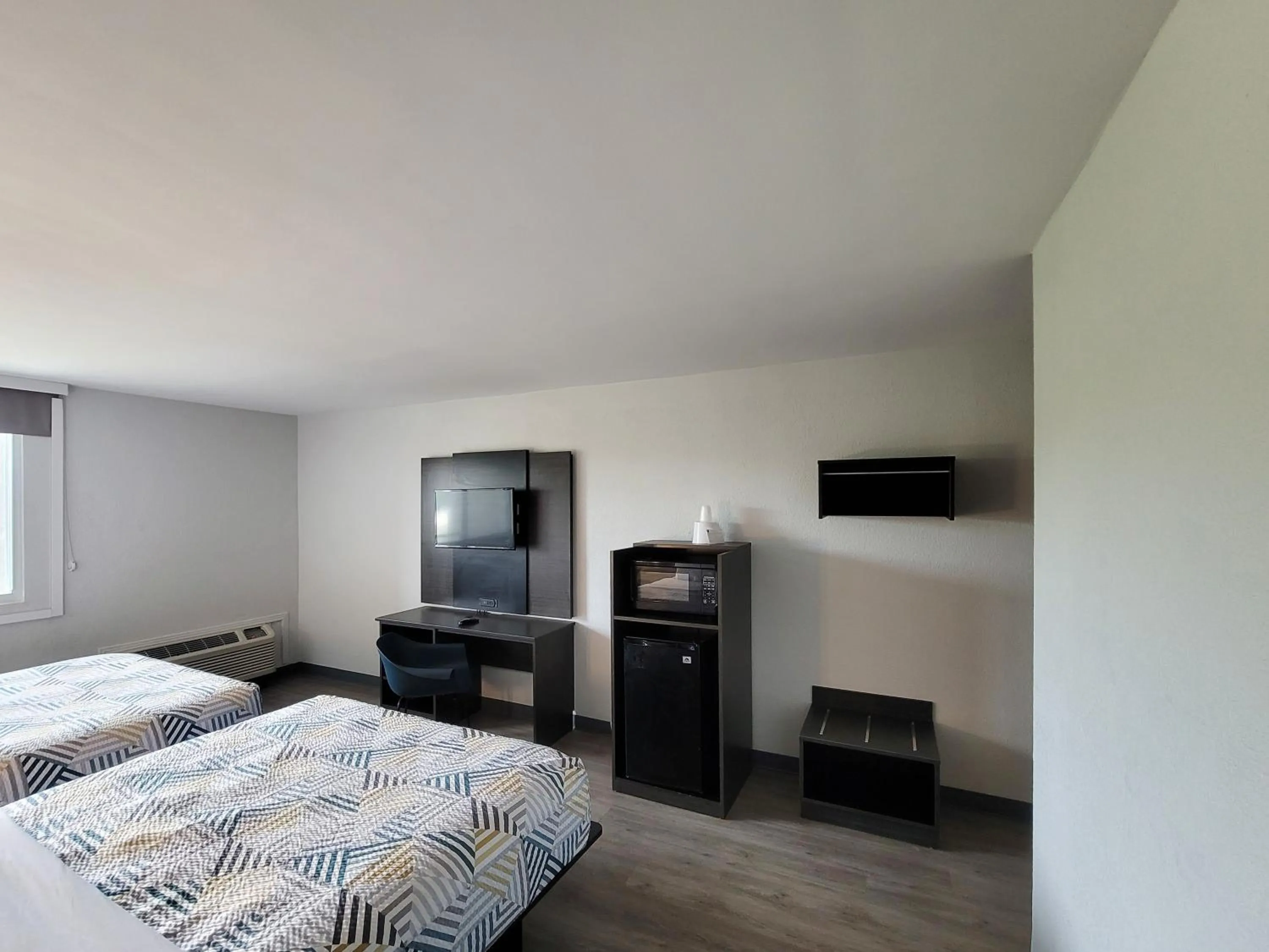 Bedroom, Bed in Motel 6 Jackson, TN