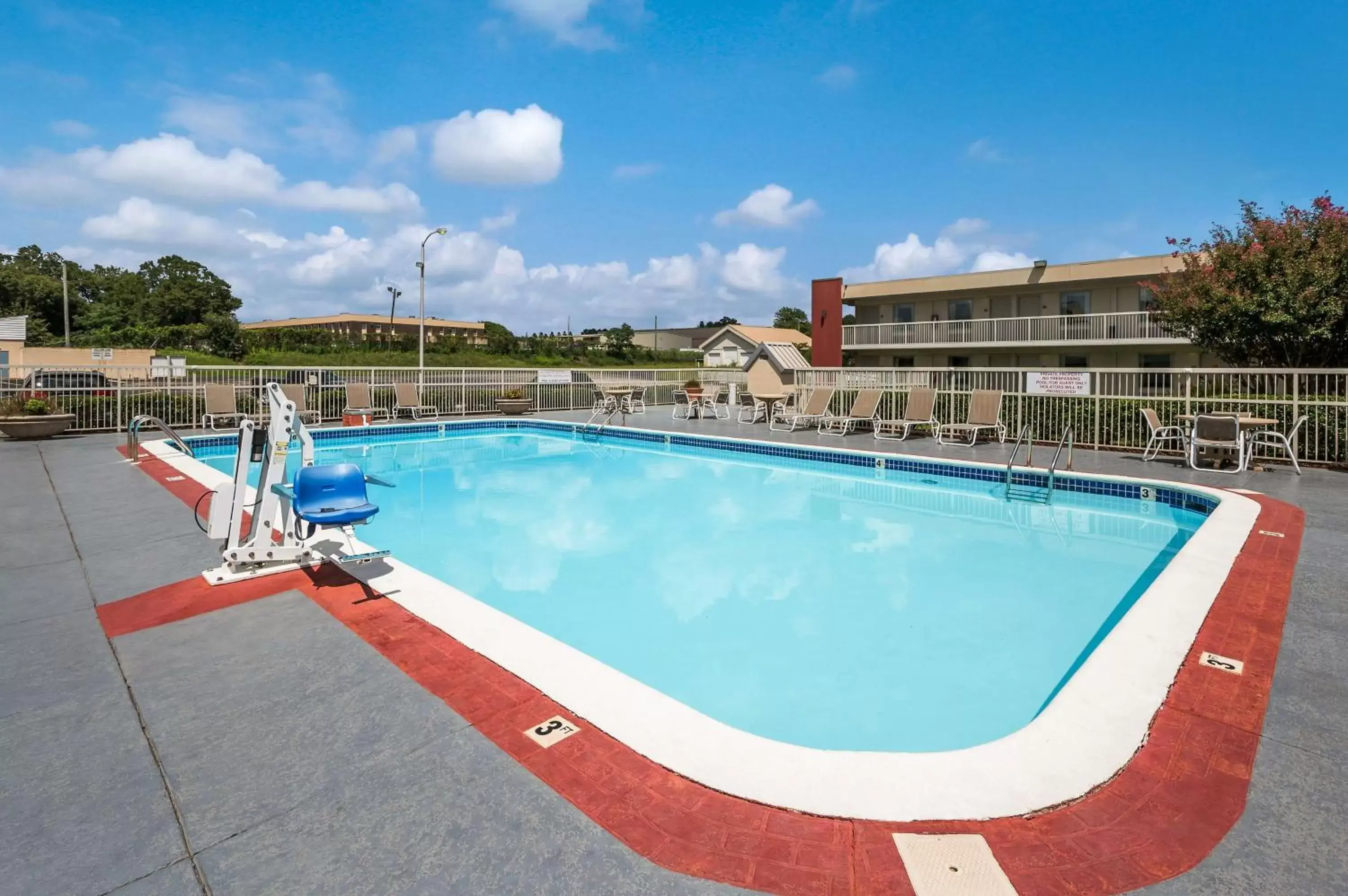Pool view, Swimming Pool in Best Western University Inn