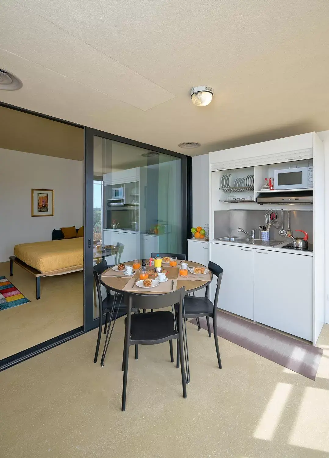 Kitchen or kitchenette, Dining Area in Petrantica Resort