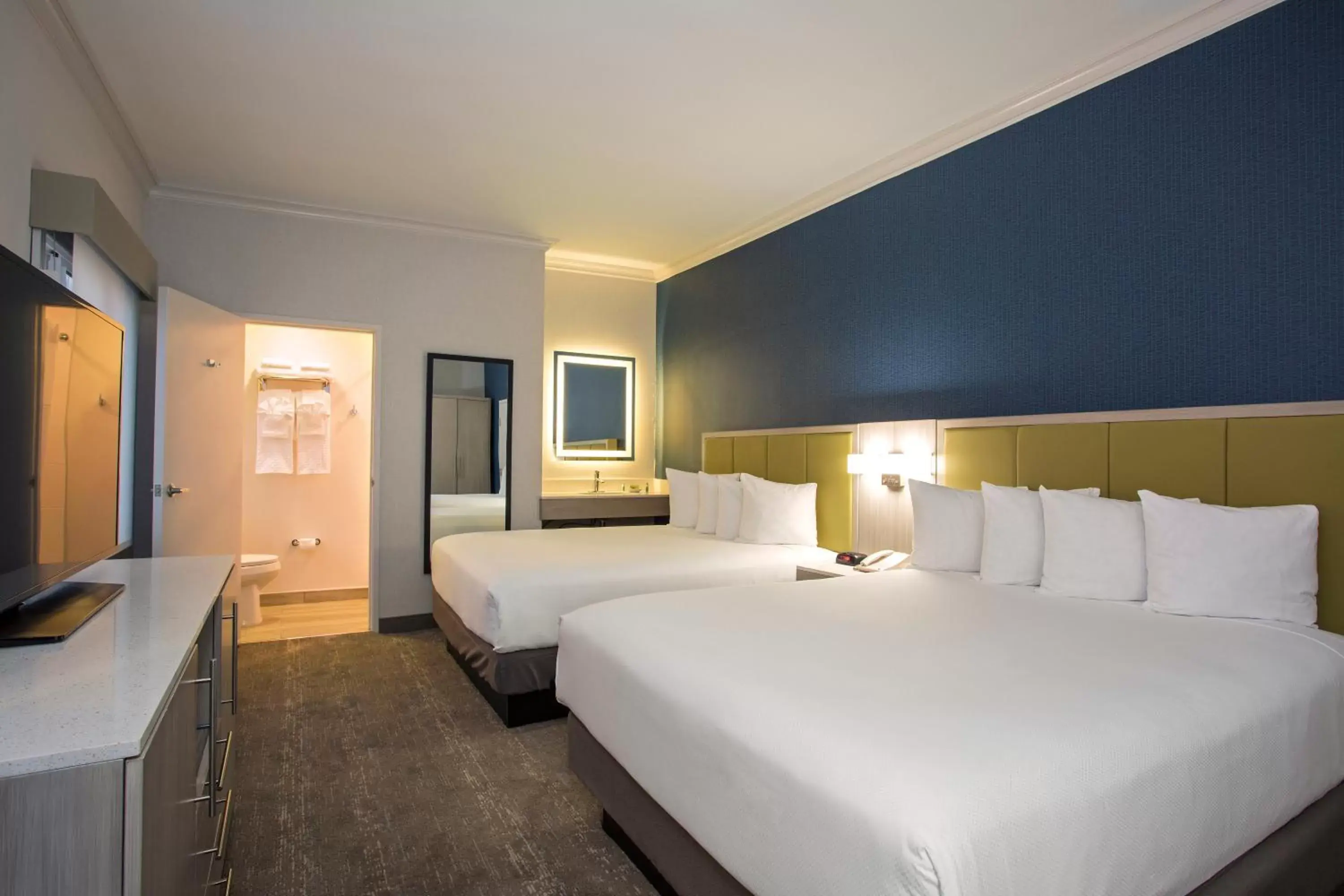 Bedroom, Bed in SureStay Hotel by Best Western Santa Monica
