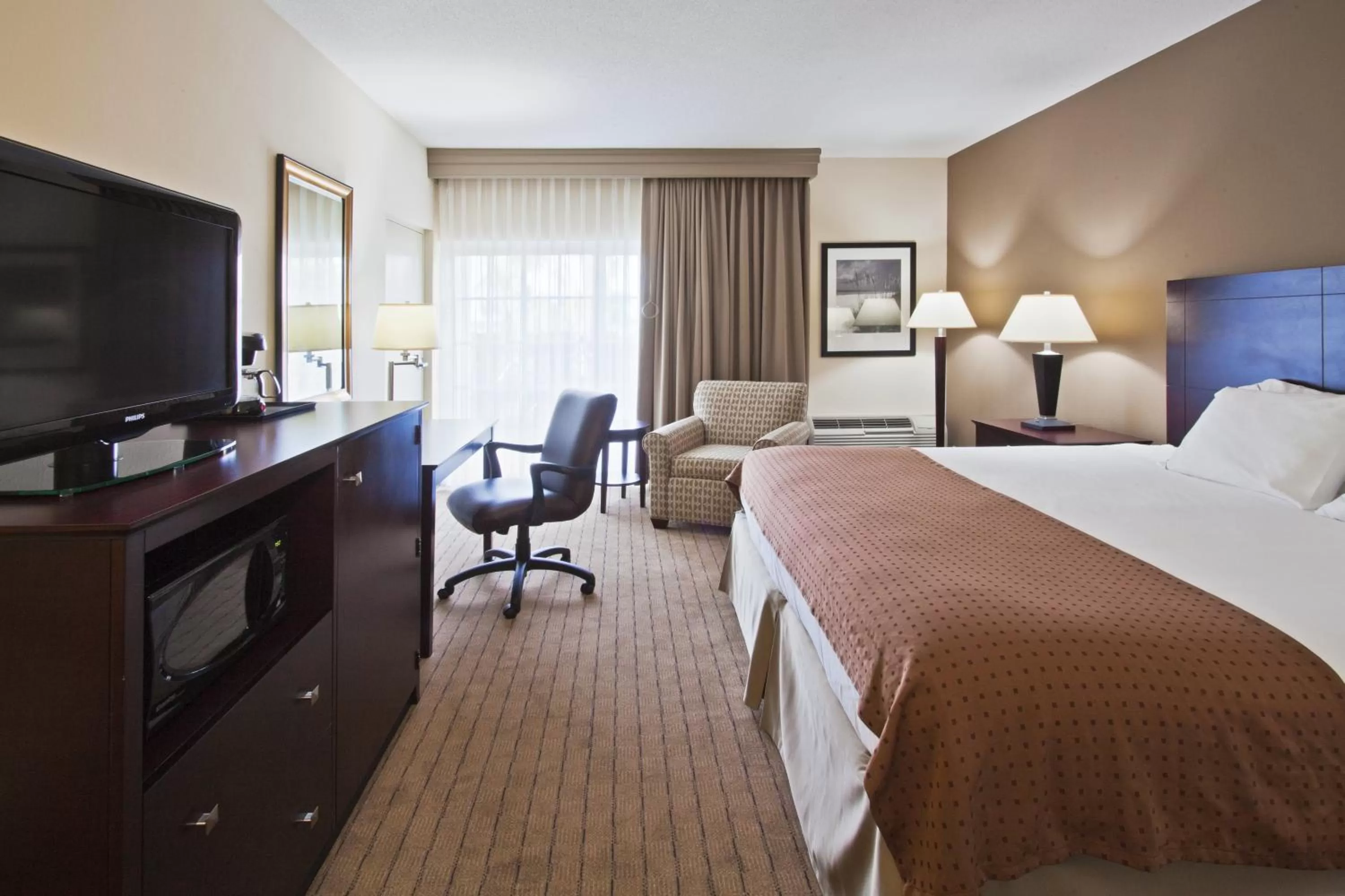 Bed in Holiday Inn Express- North Palm Beach and IHG Hotel